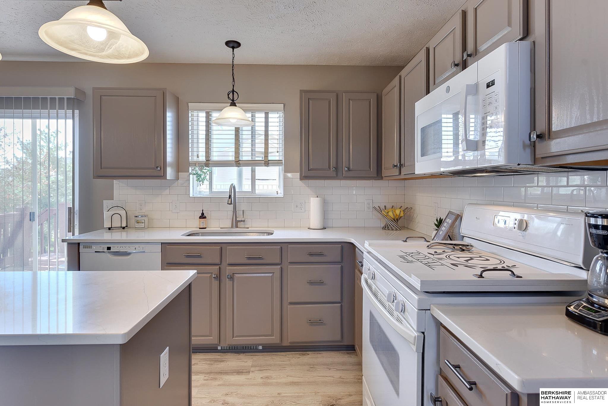 Omaha, Nebraska 68116, United States, 5 Bedrooms Bedrooms, ,4 BathroomsBathrooms,Residential,Pending,112378