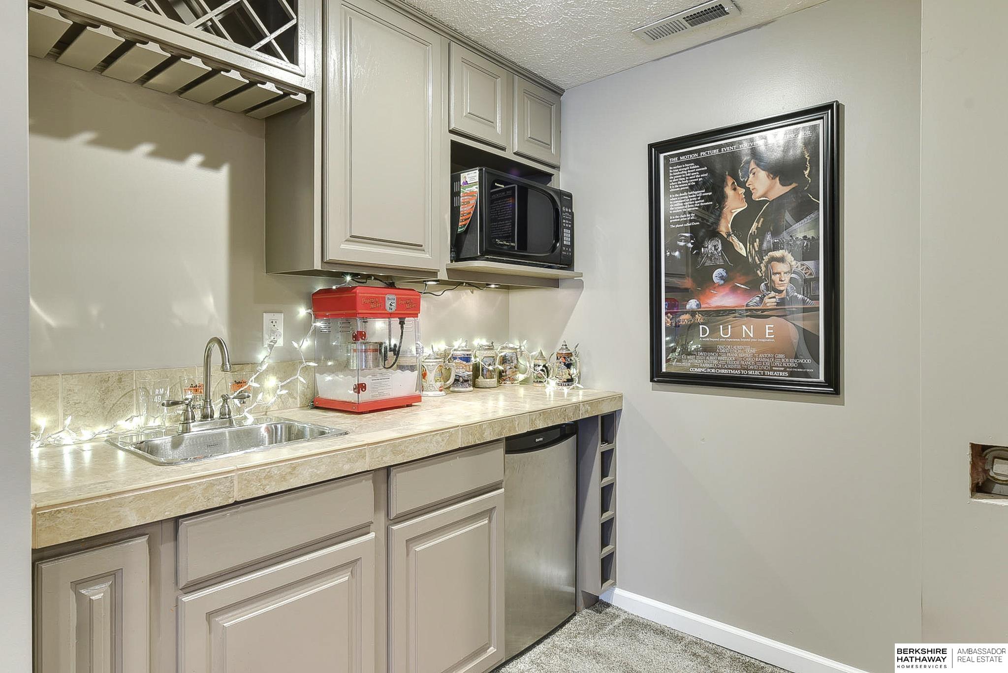 Omaha, Nebraska 68116, United States, 5 Bedrooms Bedrooms, ,4 BathroomsBathrooms,Residential,Pending,112378