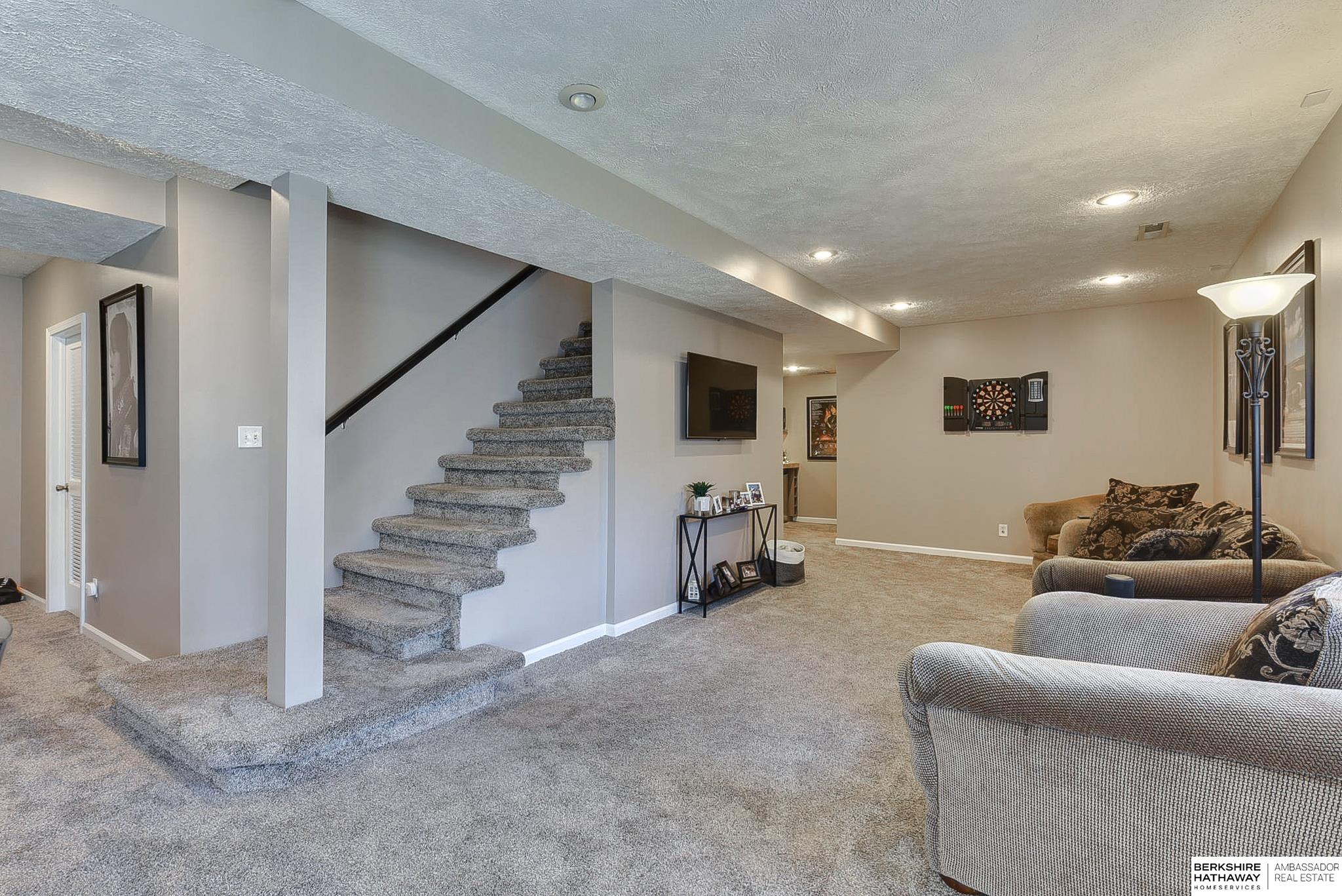 Omaha, Nebraska 68116, United States, 5 Bedrooms Bedrooms, ,4 BathroomsBathrooms,Residential,Pending,112378