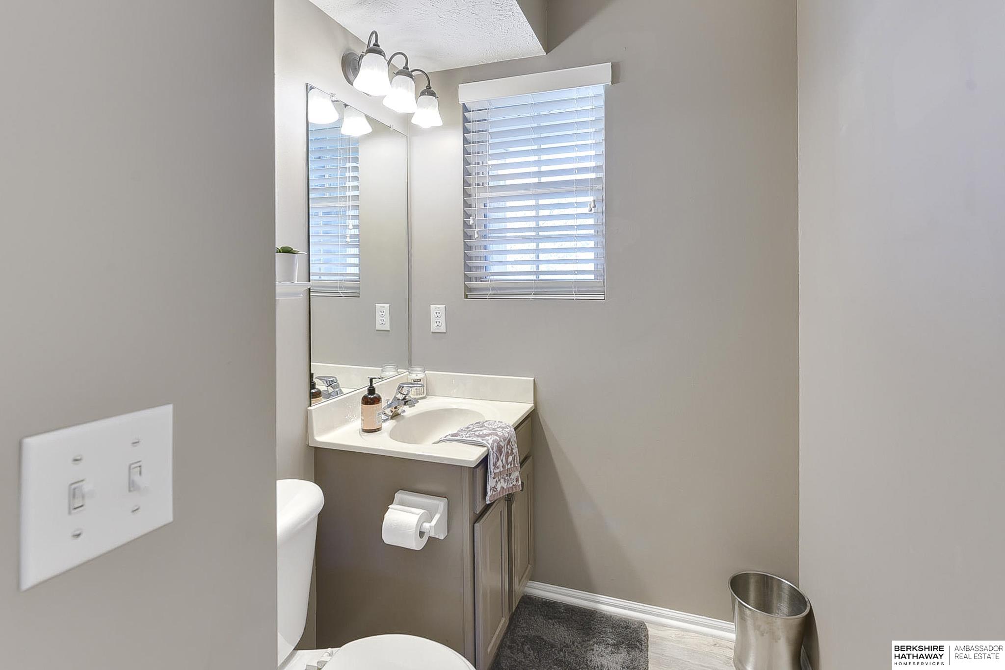 Omaha, Nebraska 68116, United States, 5 Bedrooms Bedrooms, ,4 BathroomsBathrooms,Residential,Pending,112378