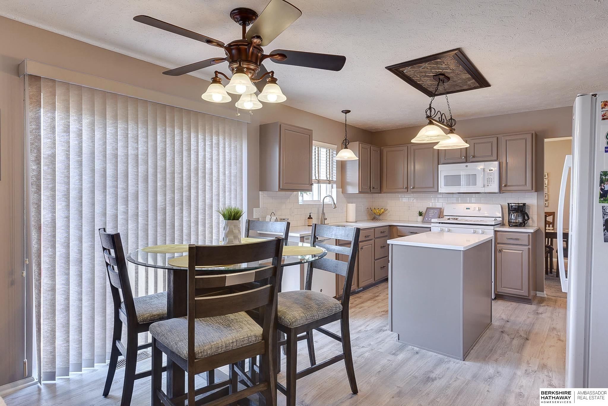 Omaha, Nebraska 68116, United States, 5 Bedrooms Bedrooms, ,4 BathroomsBathrooms,Residential,Pending,112378