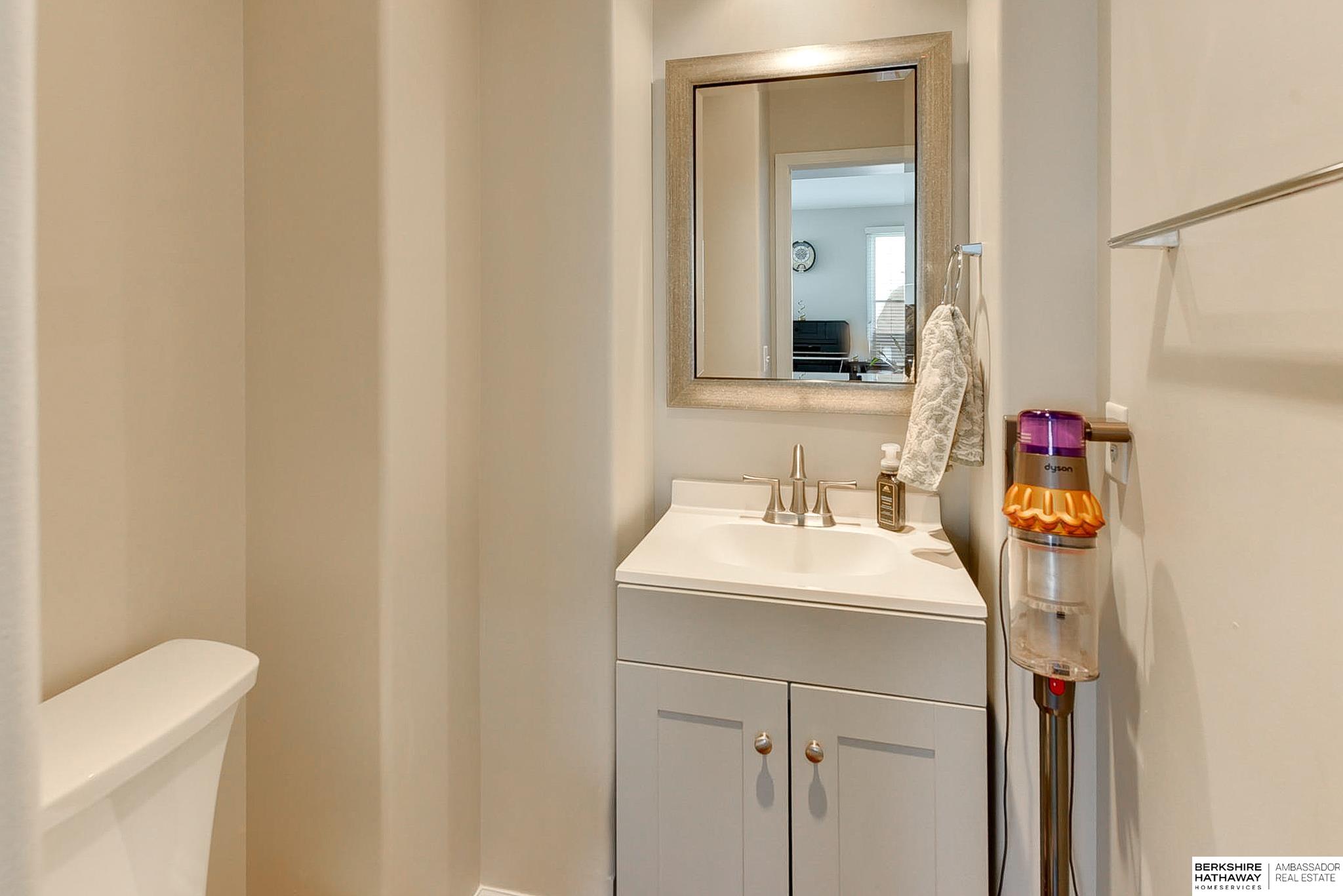 Elkhorn, Nebraska 68022, United States, 4 Bedrooms Bedrooms, ,4 BathroomsBathrooms,Residential,Pending,112131