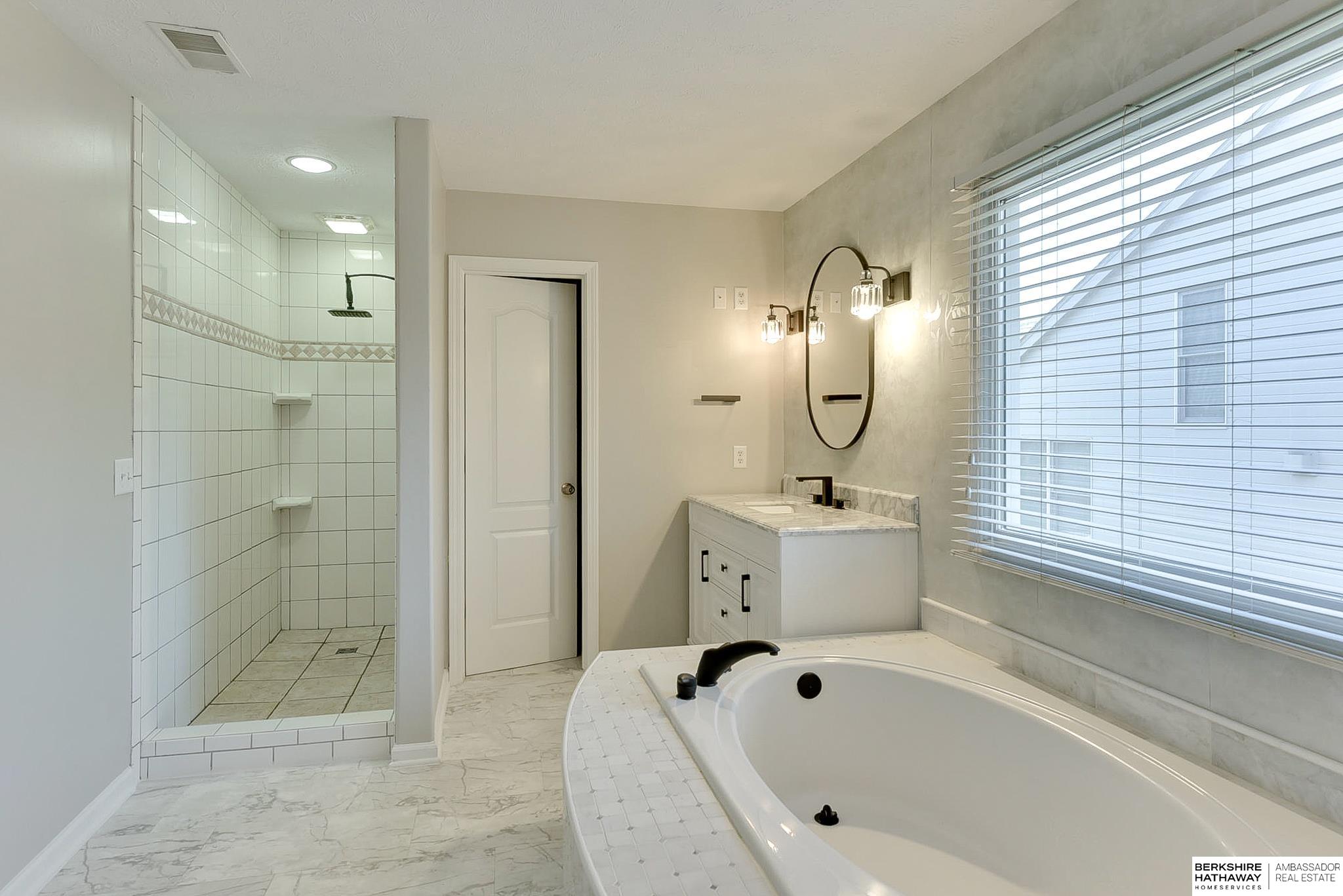 Elkhorn, Nebraska 68022, United States, 4 Bedrooms Bedrooms, ,4 BathroomsBathrooms,Residential,Pending,112131