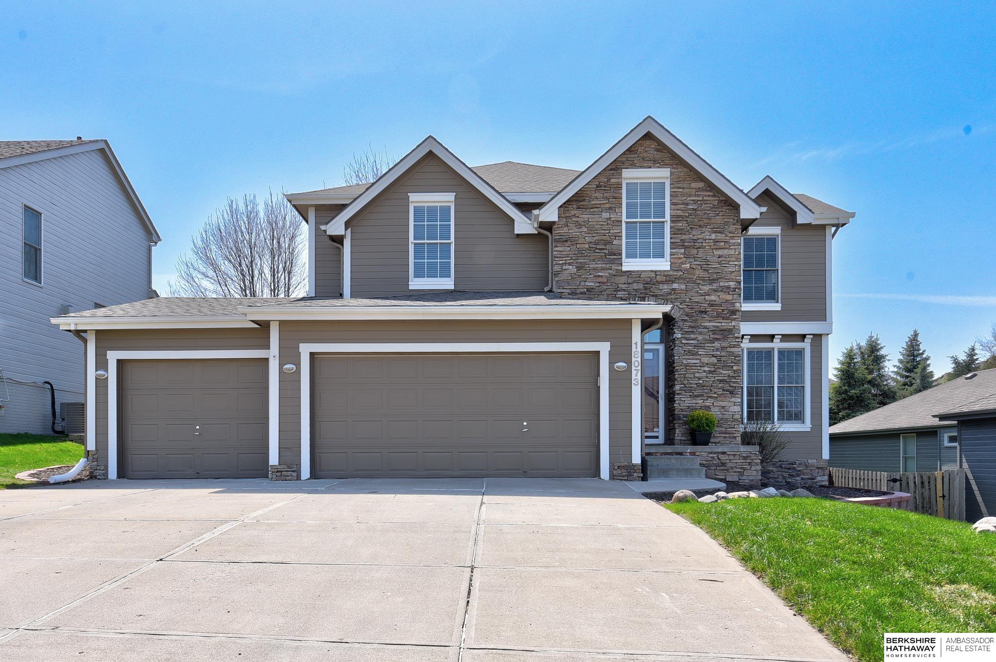 Elkhorn, Nebraska 68022, United States, 4 Bedrooms Bedrooms, ,4 BathroomsBathrooms,Residential,Pending,112131