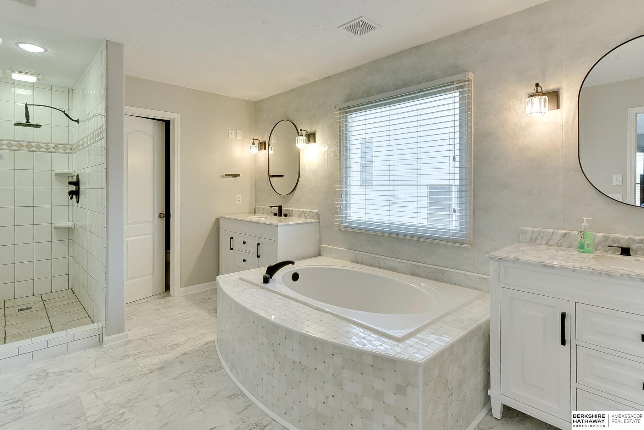 Elkhorn, Nebraska 68022, United States, 4 Bedrooms Bedrooms, ,4 BathroomsBathrooms,Residential,Pending,112131