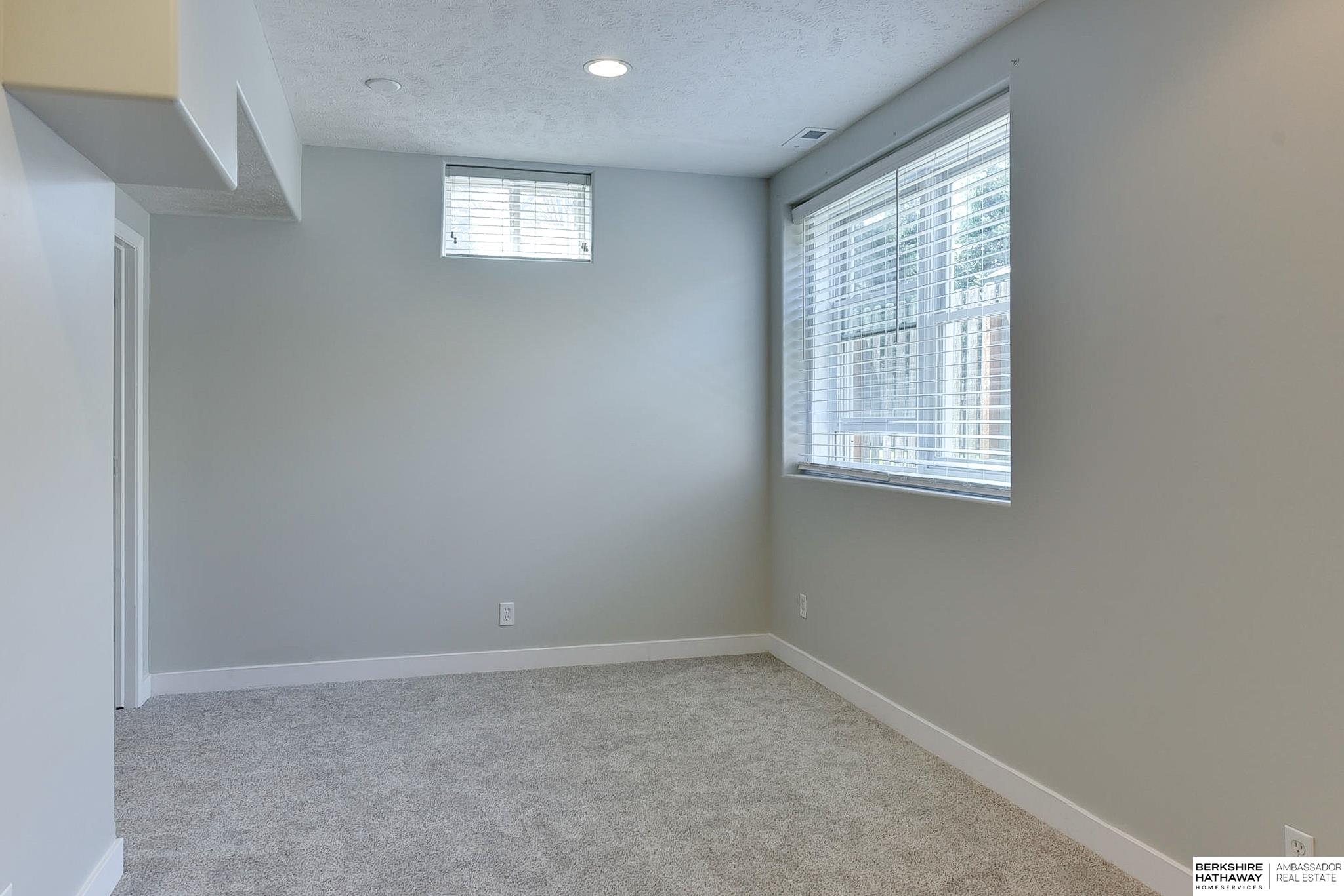 Elkhorn, Nebraska 68022, United States, 4 Bedrooms Bedrooms, ,4 BathroomsBathrooms,Residential,Pending,112131