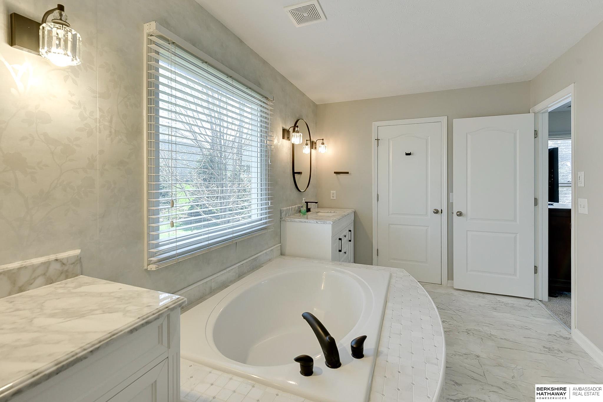 Elkhorn, Nebraska 68022, United States, 4 Bedrooms Bedrooms, ,4 BathroomsBathrooms,Residential,Pending,112131