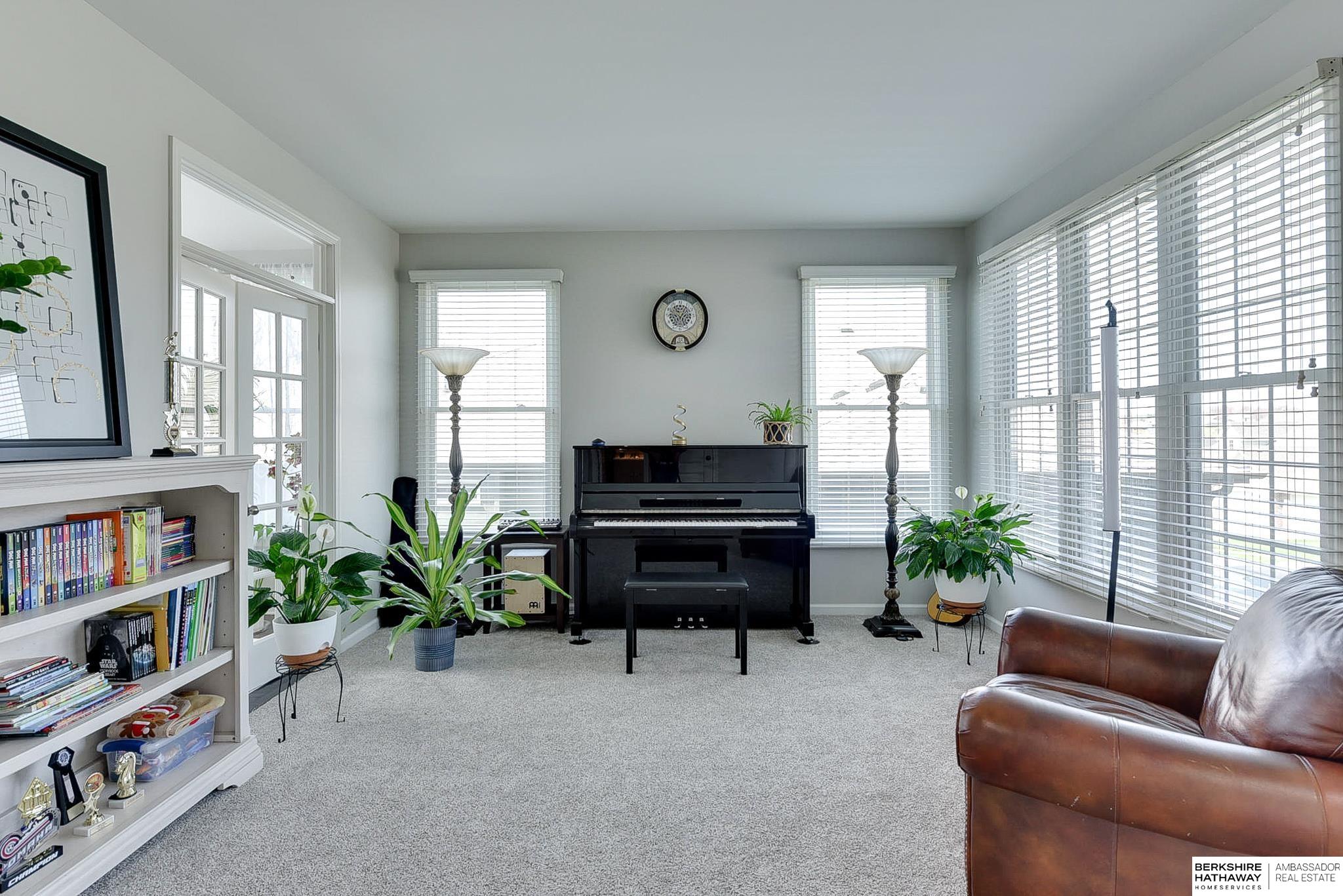 Elkhorn, Nebraska 68022, United States, 4 Bedrooms Bedrooms, ,4 BathroomsBathrooms,Residential,Pending,112131