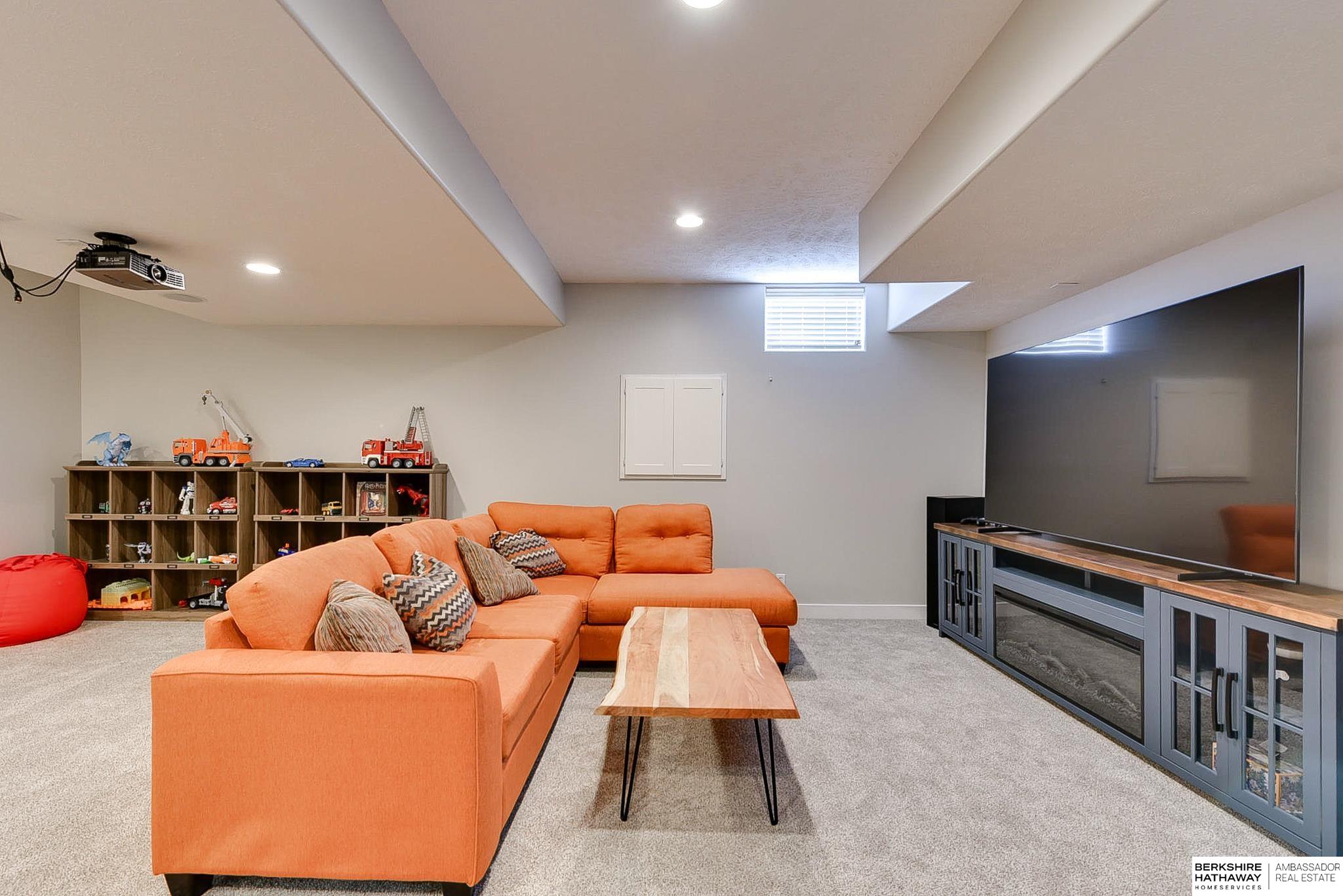 Elkhorn, Nebraska 68022, United States, 4 Bedrooms Bedrooms, ,4 BathroomsBathrooms,Residential,Pending,112131