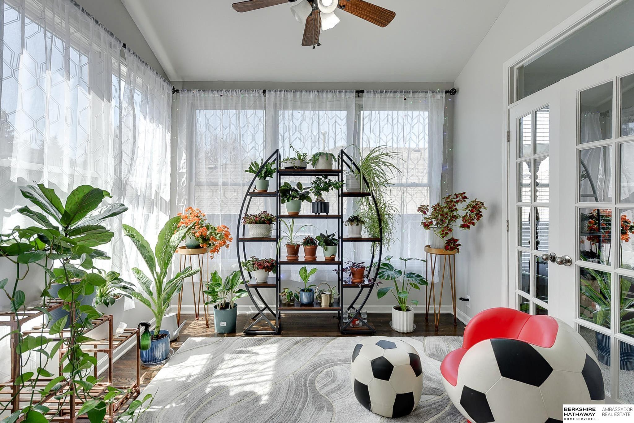 Elkhorn, Nebraska 68022, United States, 4 Bedrooms Bedrooms, ,4 BathroomsBathrooms,Residential,Pending,112131