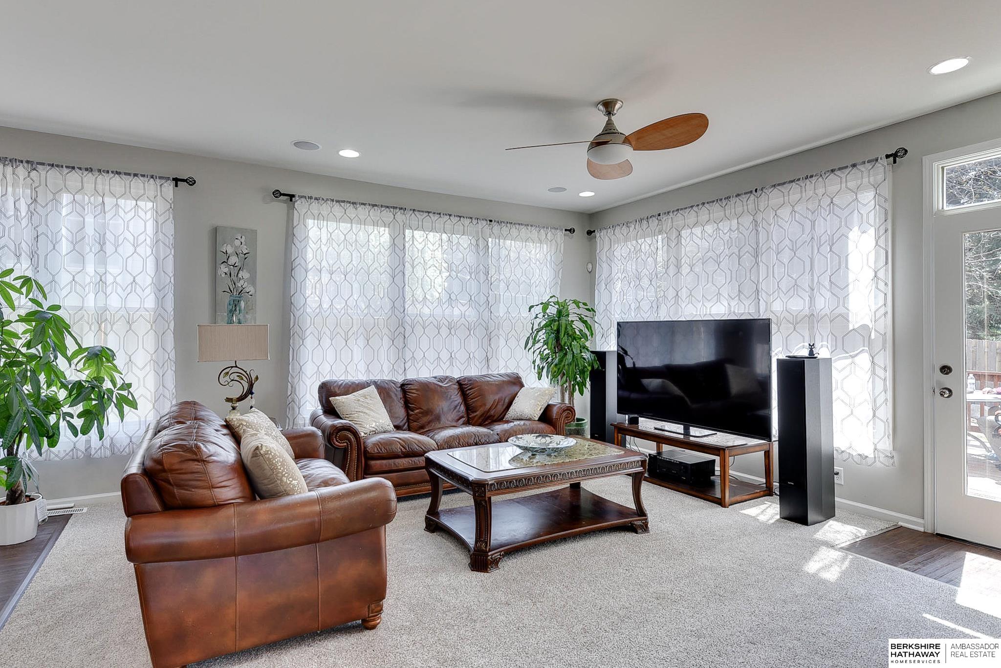 Elkhorn, Nebraska 68022, United States, 4 Bedrooms Bedrooms, ,4 BathroomsBathrooms,Residential,Pending,112131