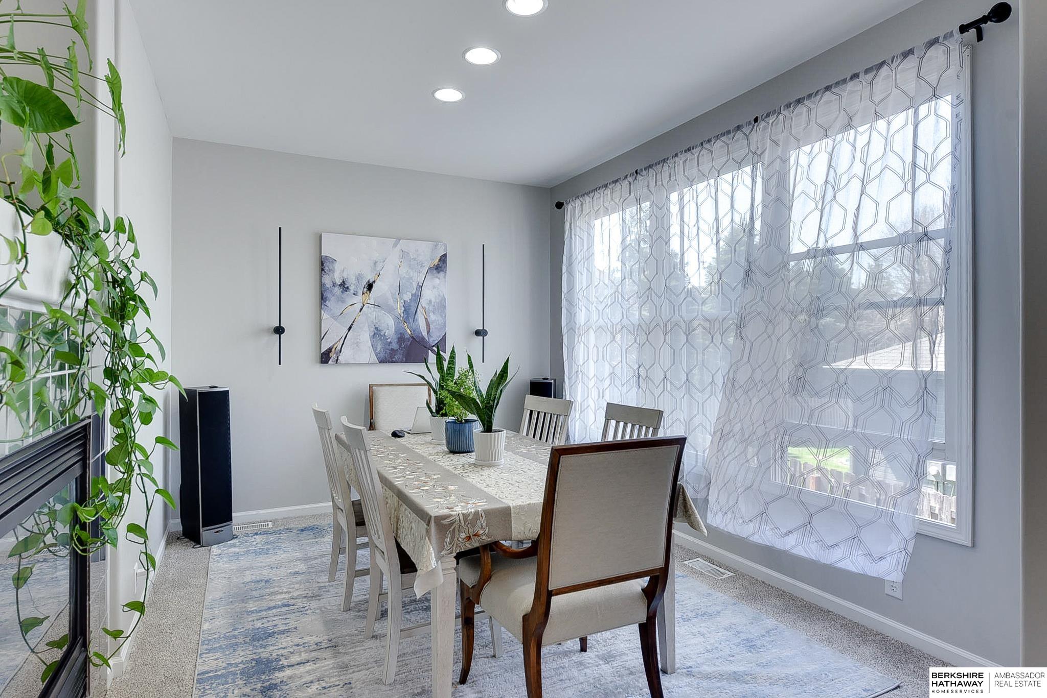 Elkhorn, Nebraska 68022, United States, 4 Bedrooms Bedrooms, ,4 BathroomsBathrooms,Residential,Pending,112131