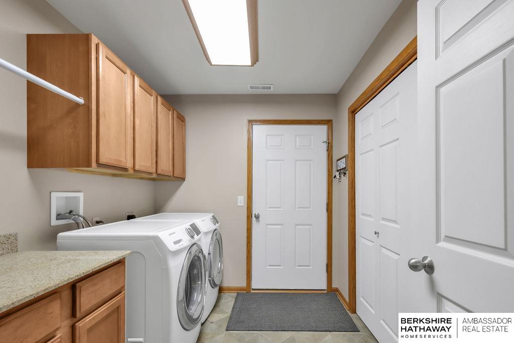 Bennington, Nebraska 68007, United States, 3 Bedrooms Bedrooms, ,2 BathroomsBathrooms,Residential,Pending,82562