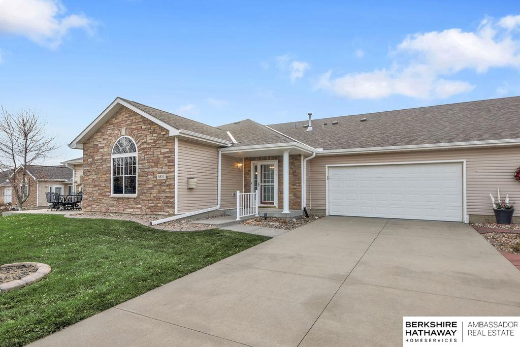 Bennington, Nebraska 68007, United States, 3 Bedrooms Bedrooms, ,2 BathroomsBathrooms,Residential,Pending,82562