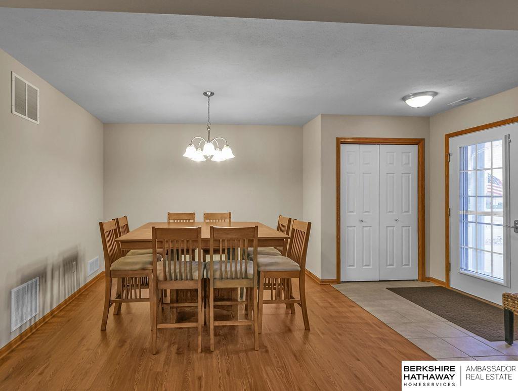 Bennington, Nebraska 68007, United States, 3 Bedrooms Bedrooms, ,2 BathroomsBathrooms,Residential,Pending,82562