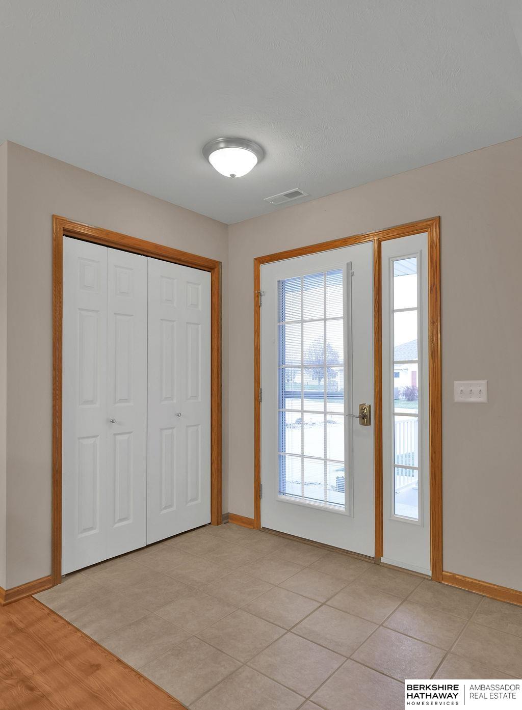 Bennington, Nebraska 68007, United States, 3 Bedrooms Bedrooms, ,2 BathroomsBathrooms,Residential,Pending,82562