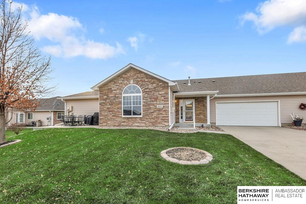 Bennington, Nebraska 68007, United States, 3 Bedrooms Bedrooms, ,2 BathroomsBathrooms,Residential,Pending,82562