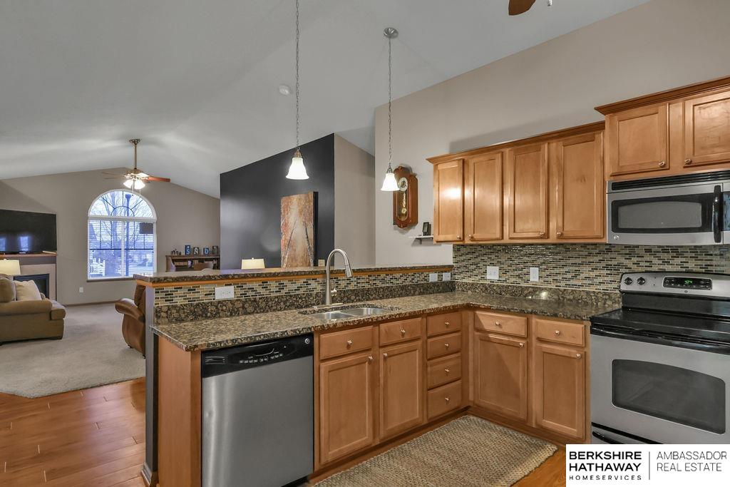 Bennington, Nebraska 68007, United States, 3 Bedrooms Bedrooms, ,2 BathroomsBathrooms,Residential,Pending,82562