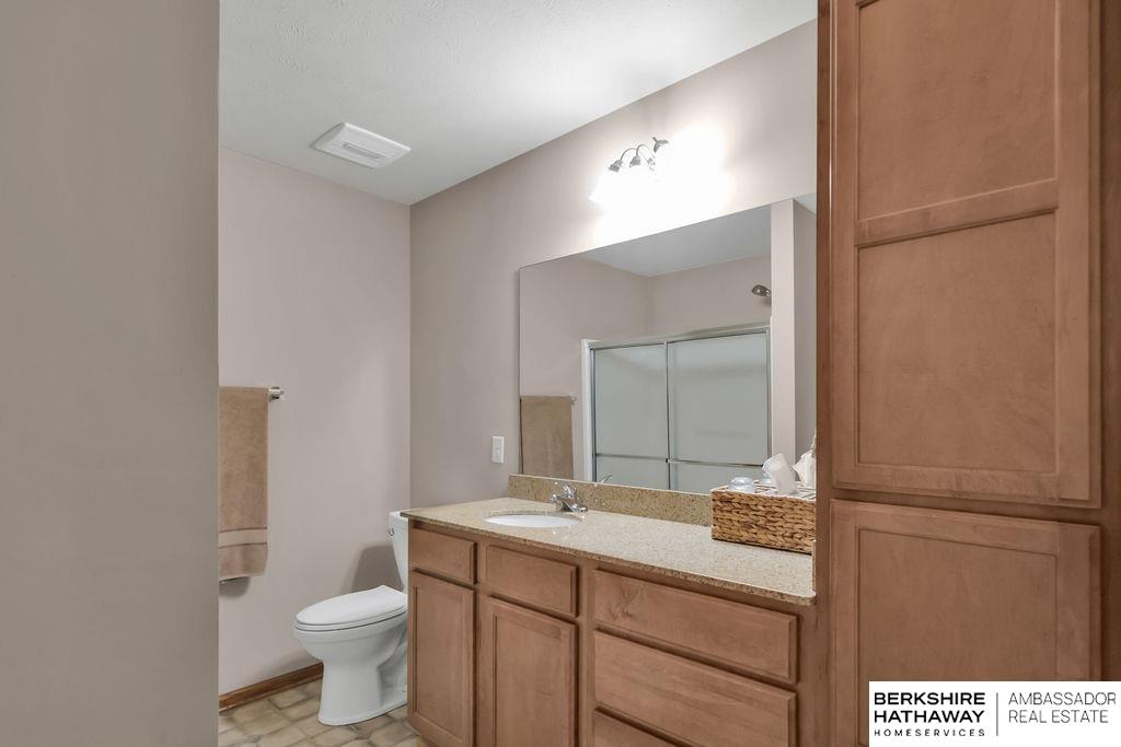 Bennington, Nebraska 68007, United States, 3 Bedrooms Bedrooms, ,2 BathroomsBathrooms,Residential,Pending,82562