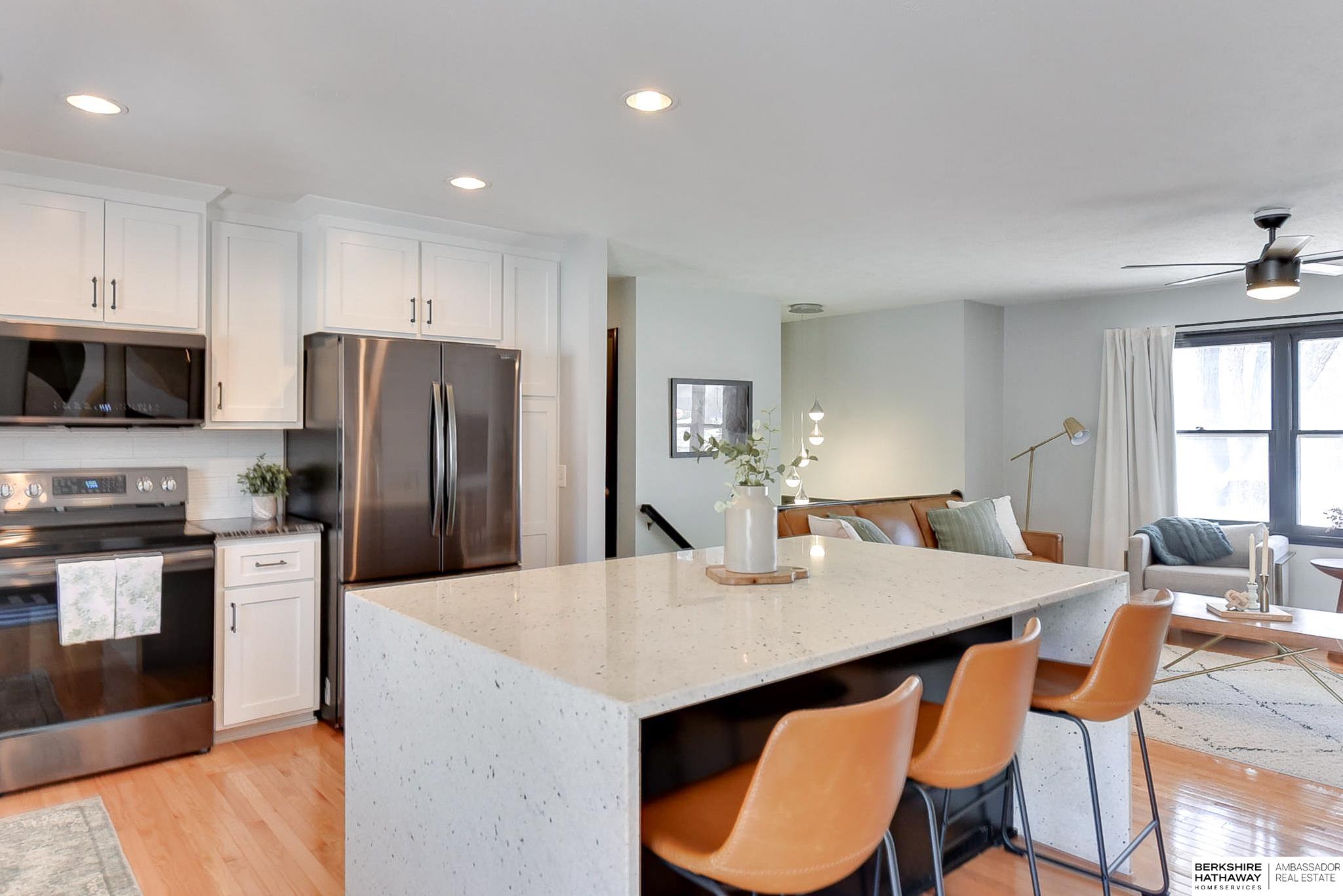 Omaha, Nebraska 68124, United States, 3 Bedrooms Bedrooms, ,2 BathroomsBathrooms,Residential,Pending,120041