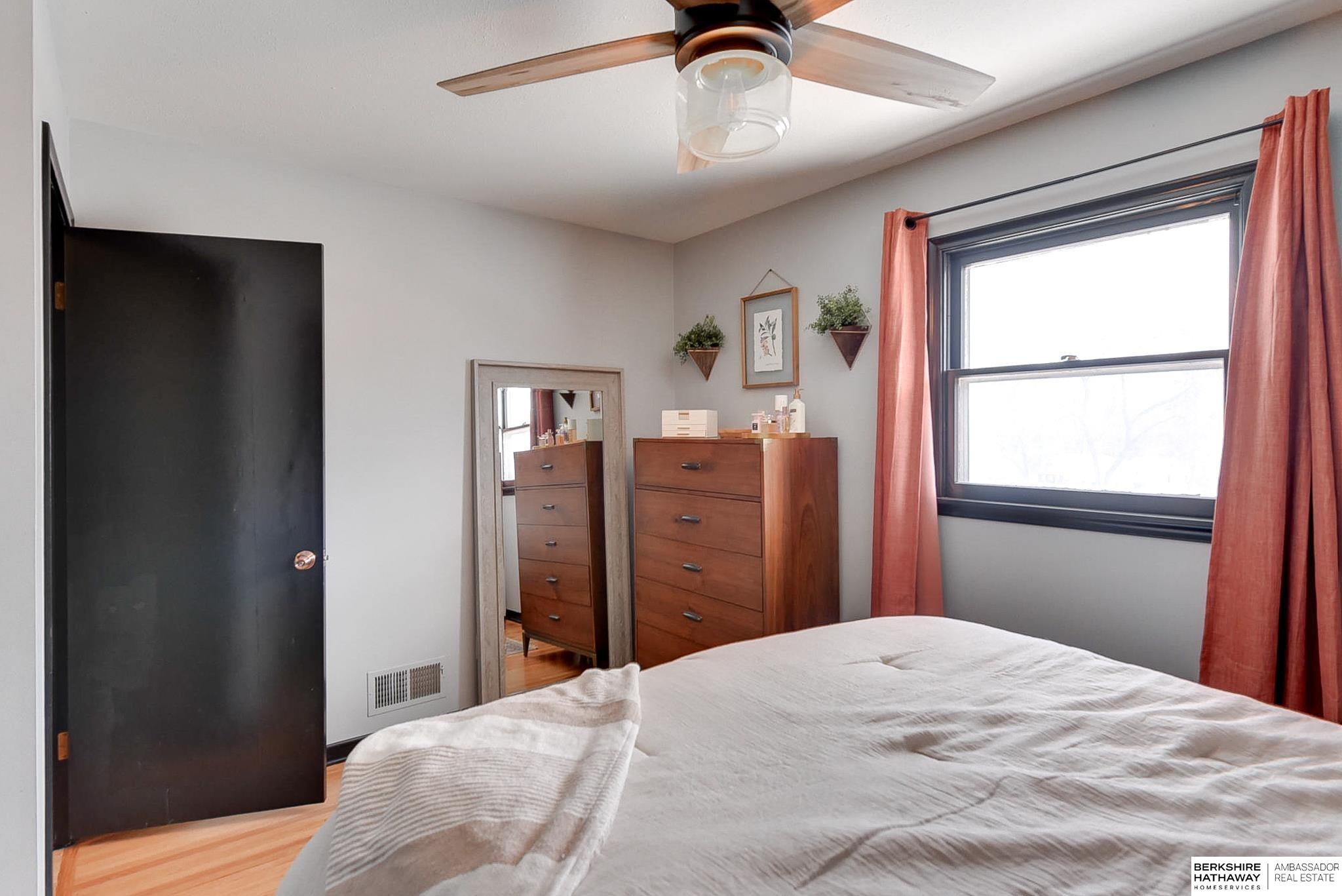 Omaha, Nebraska 68124, United States, 3 Bedrooms Bedrooms, ,2 BathroomsBathrooms,Residential,Pending,120041