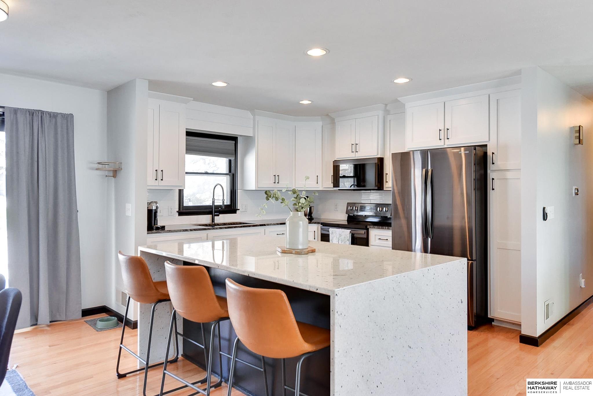 Omaha, Nebraska 68124, United States, 3 Bedrooms Bedrooms, ,2 BathroomsBathrooms,Residential,Pending,120041