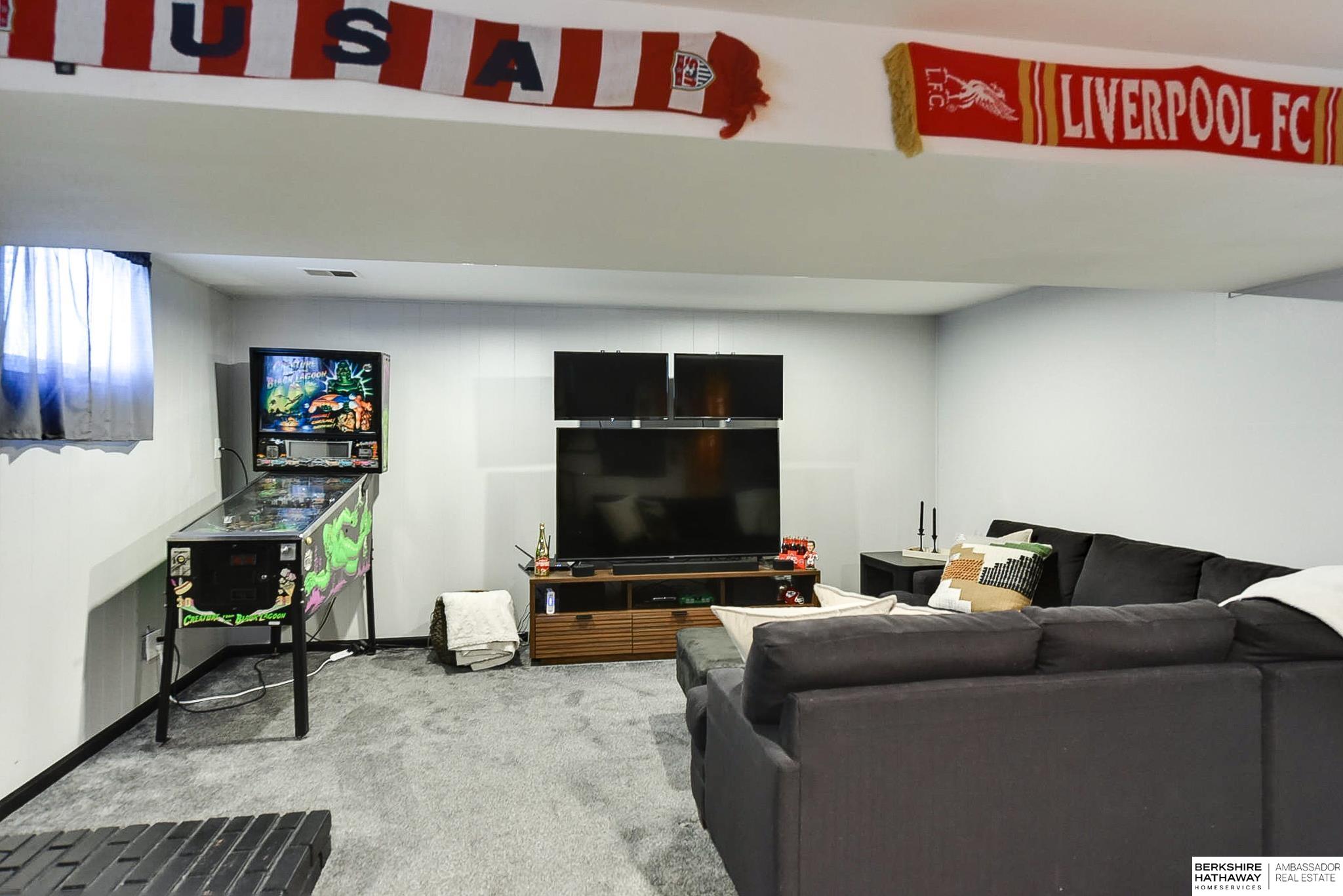 Omaha, Nebraska 68124, United States, 3 Bedrooms Bedrooms, ,2 BathroomsBathrooms,Residential,Pending,120041