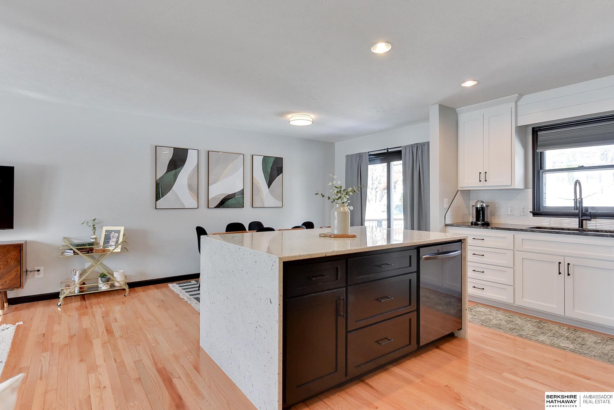 Omaha, Nebraska 68124, United States, 3 Bedrooms Bedrooms, ,2 BathroomsBathrooms,Residential,Pending,120041