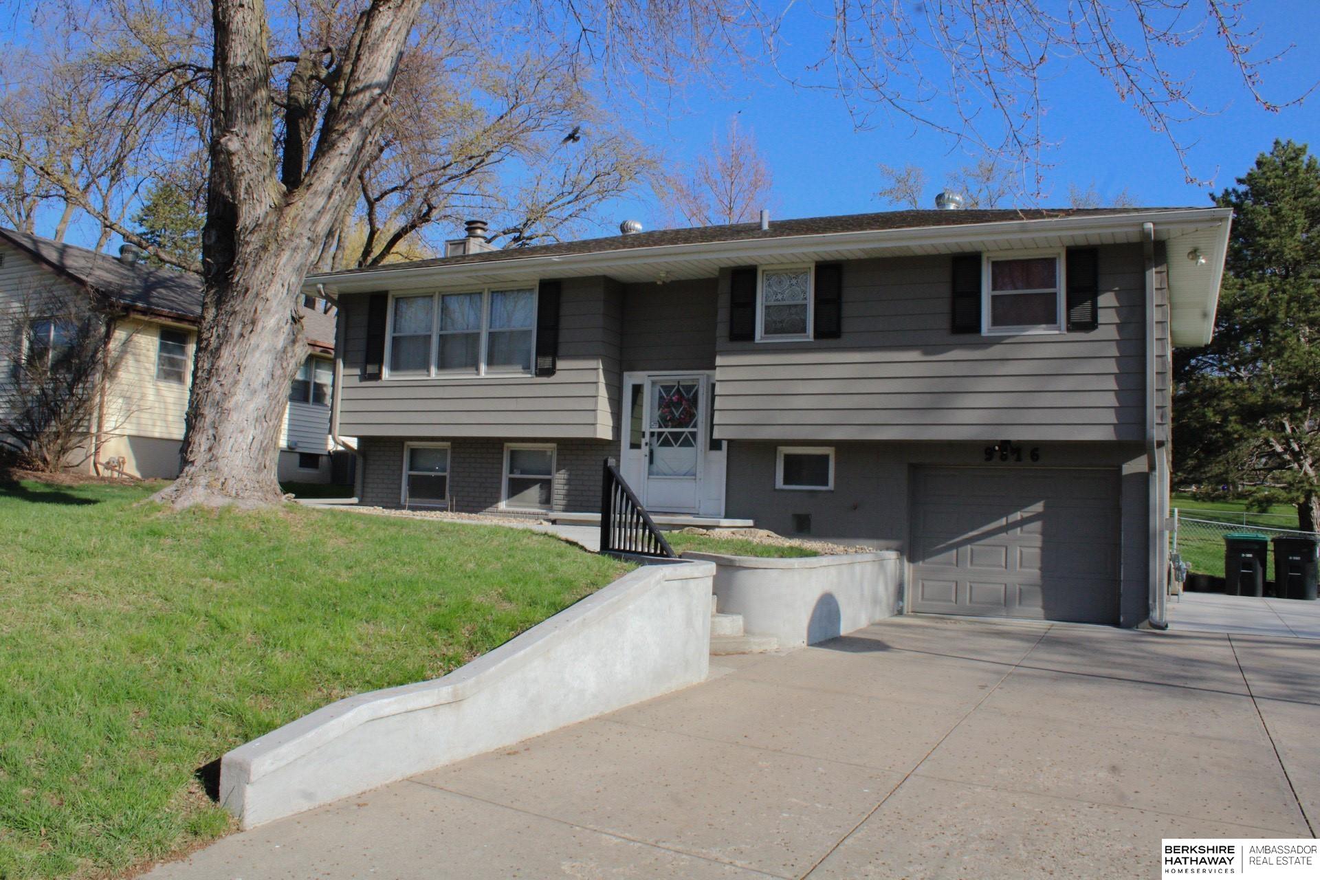 Omaha, Nebraska 68124, United States, 3 Bedrooms Bedrooms, ,2 BathroomsBathrooms,Residential,Pending,120041