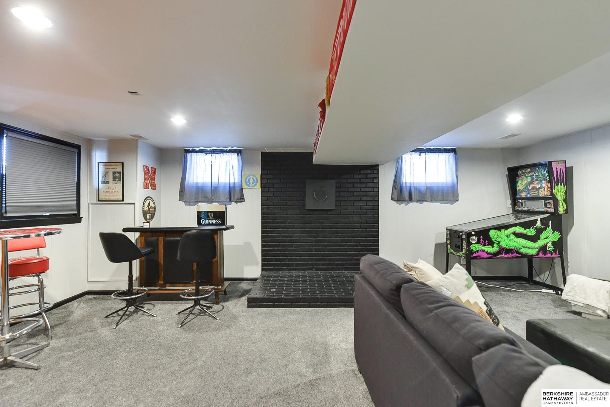 Omaha, Nebraska 68124, United States, 3 Bedrooms Bedrooms, ,2 BathroomsBathrooms,Residential,Pending,120041