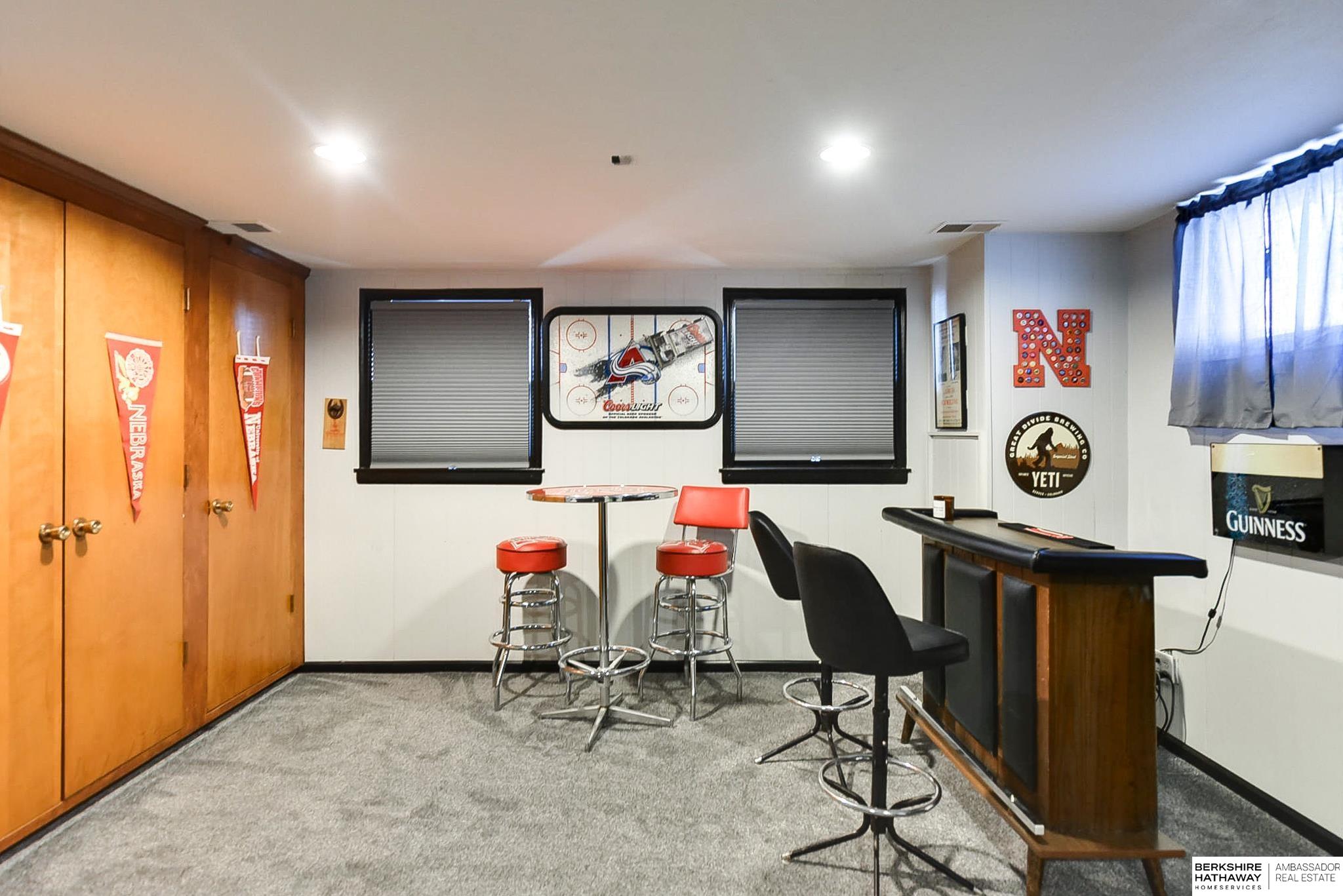 Omaha, Nebraska 68124, United States, 3 Bedrooms Bedrooms, ,2 BathroomsBathrooms,Residential,Pending,120041