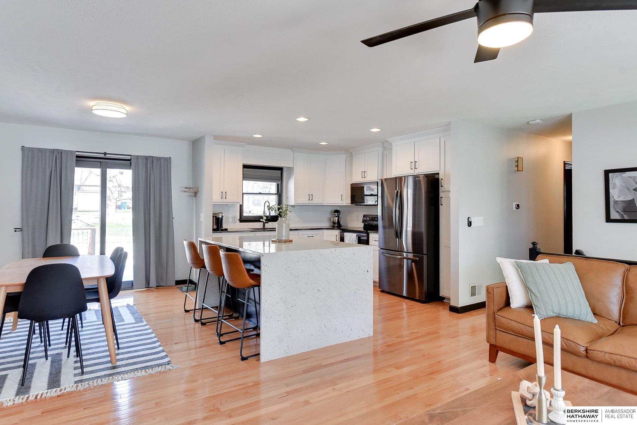 Omaha, Nebraska 68124, United States, 3 Bedrooms Bedrooms, ,2 BathroomsBathrooms,Residential,Pending,120041