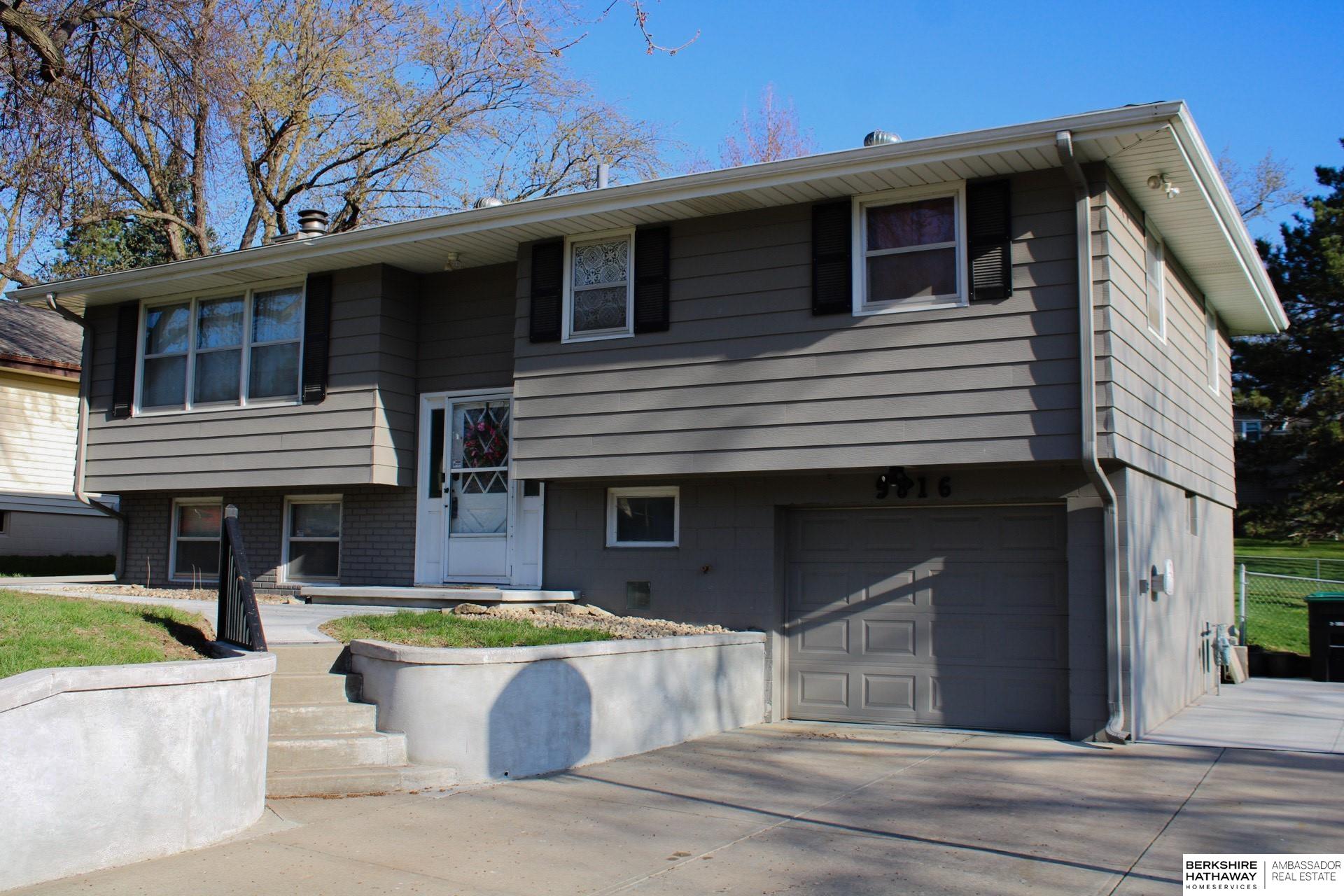 Omaha, Nebraska 68124, United States, 3 Bedrooms Bedrooms, ,2 BathroomsBathrooms,Residential,Pending,120041