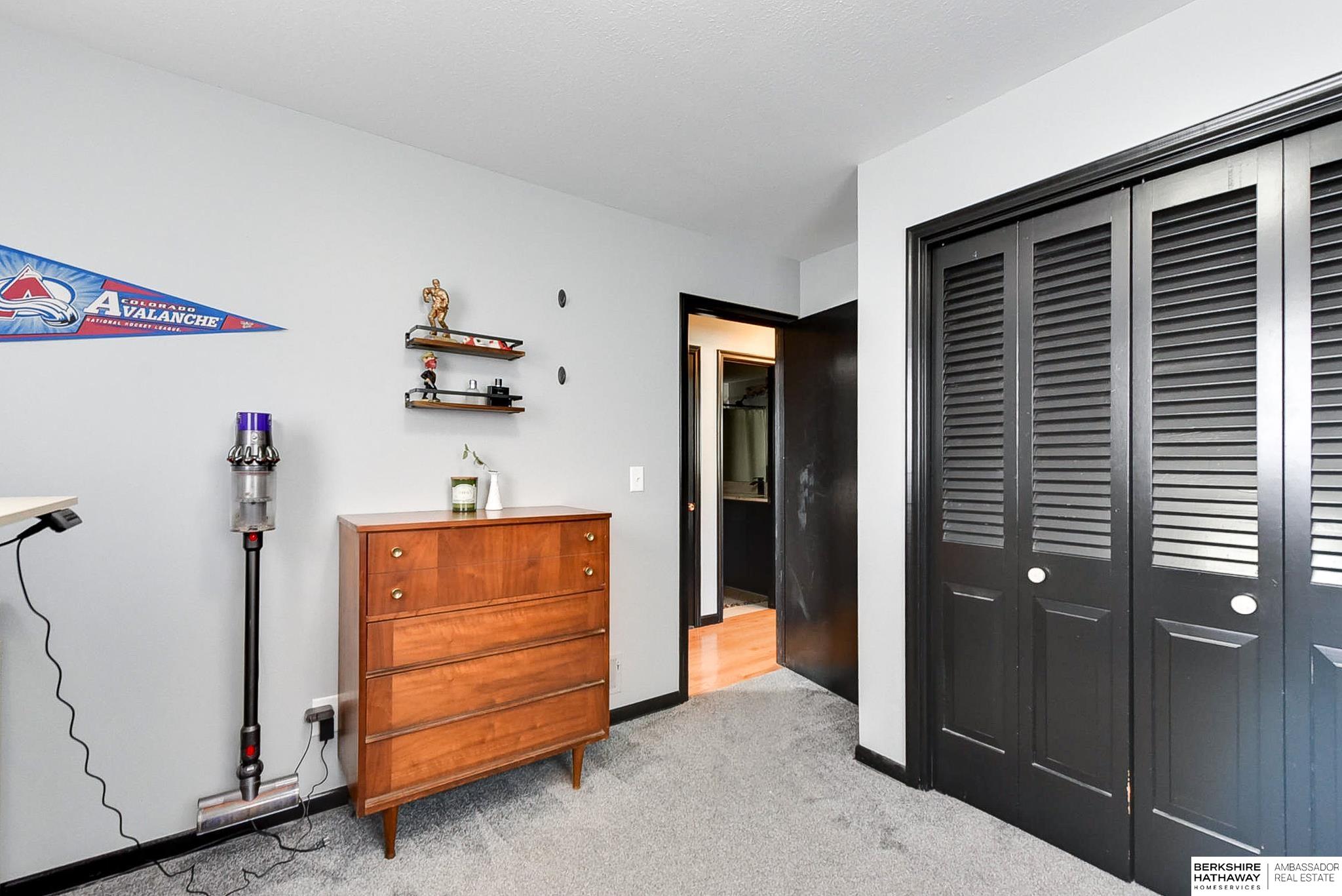 Omaha, Nebraska 68124, United States, 3 Bedrooms Bedrooms, ,2 BathroomsBathrooms,Residential,Pending,120041