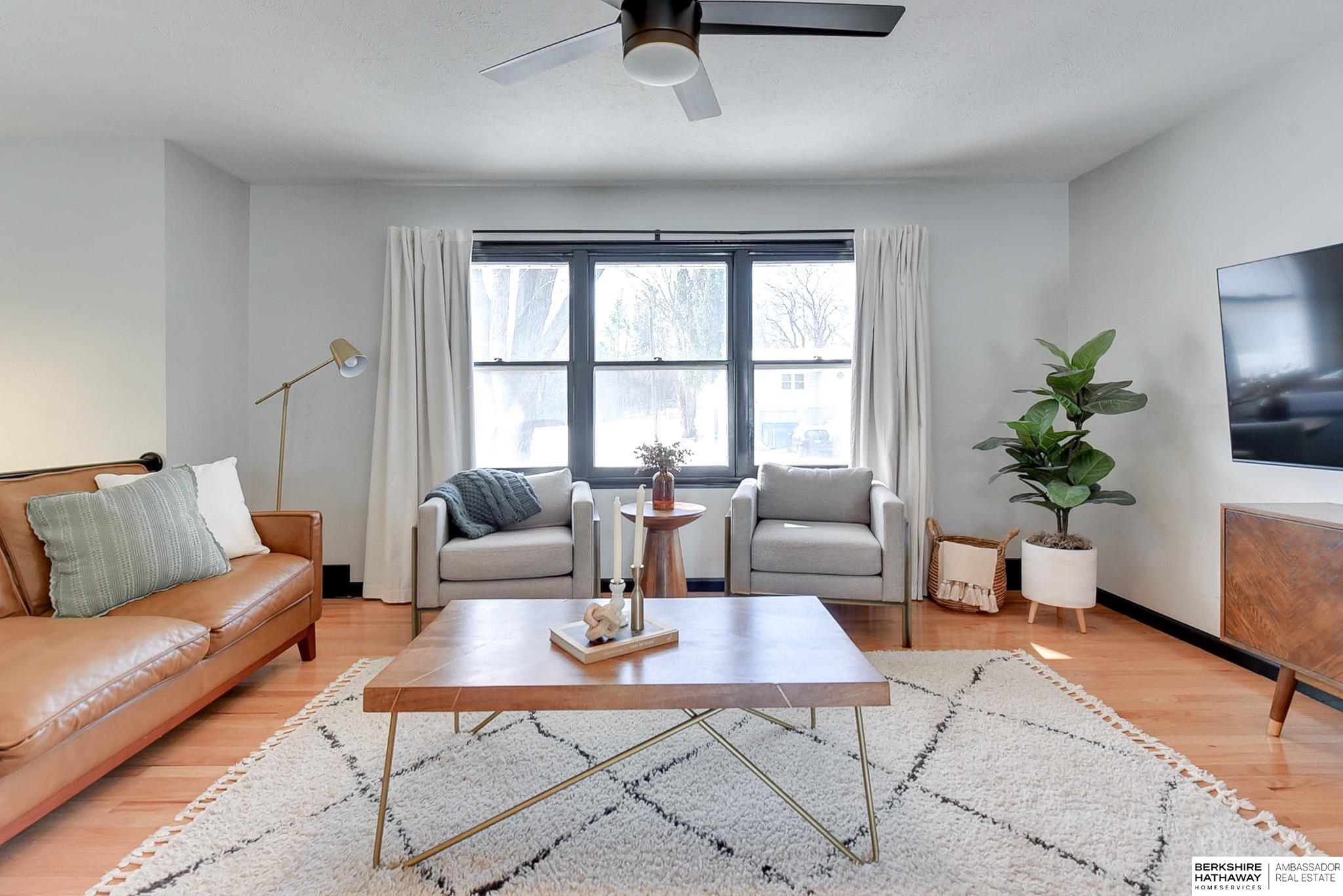 Omaha, Nebraska 68124, United States, 3 Bedrooms Bedrooms, ,2 BathroomsBathrooms,Residential,Pending,120041