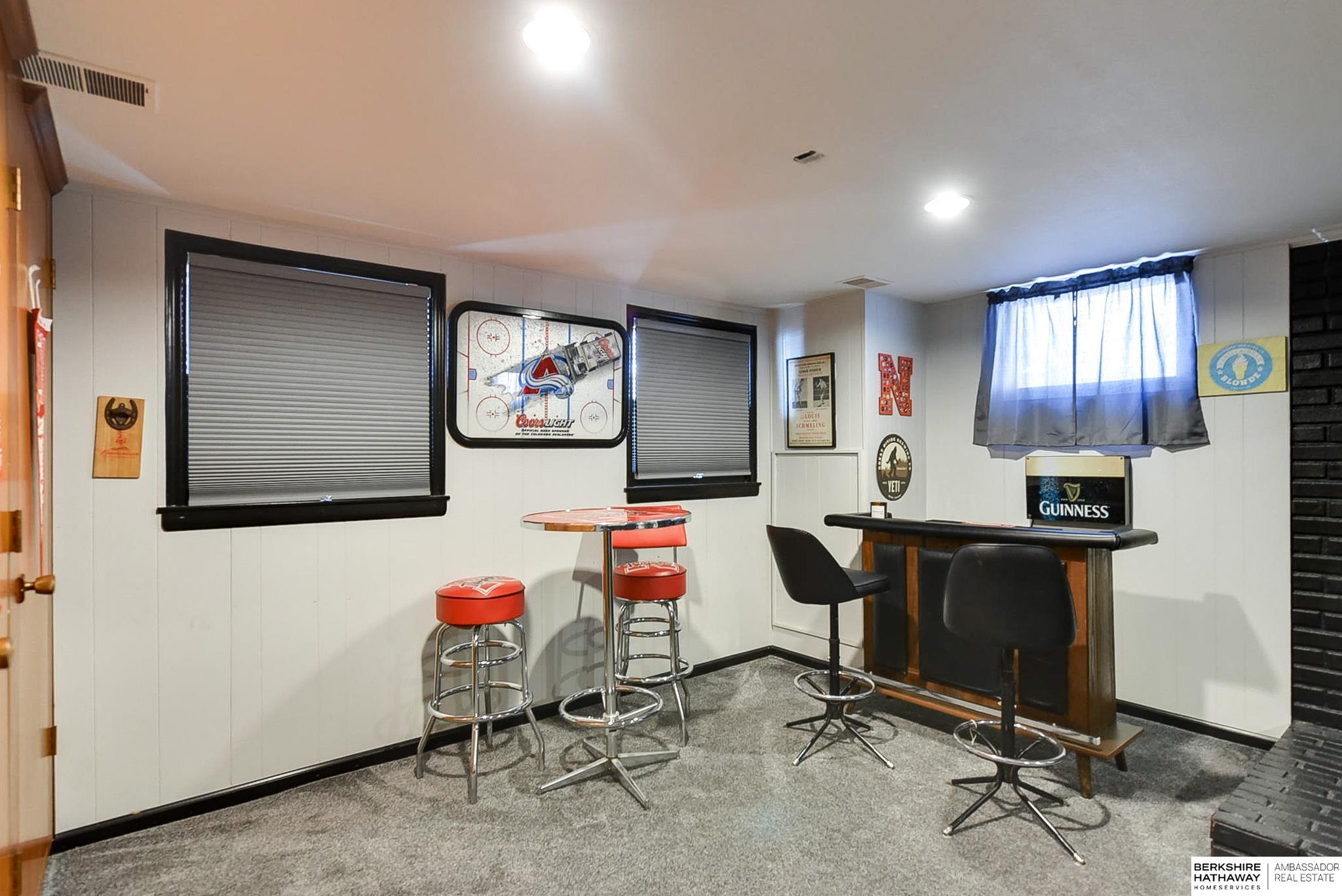 Omaha, Nebraska 68124, United States, 3 Bedrooms Bedrooms, ,2 BathroomsBathrooms,Residential,Pending,120041