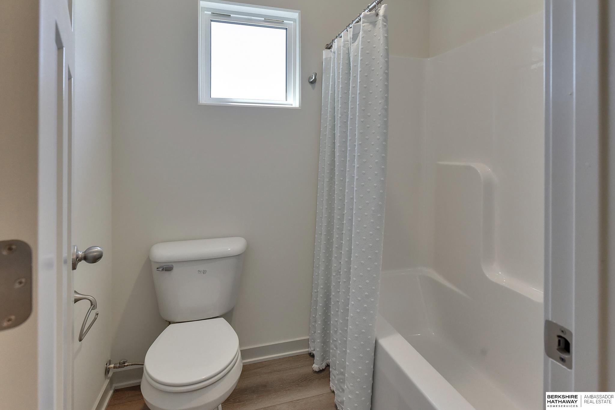 Elkhorn, Nebraska 68022, United States, 4 Bedrooms Bedrooms, ,4 BathroomsBathrooms,Residential,Active,60643