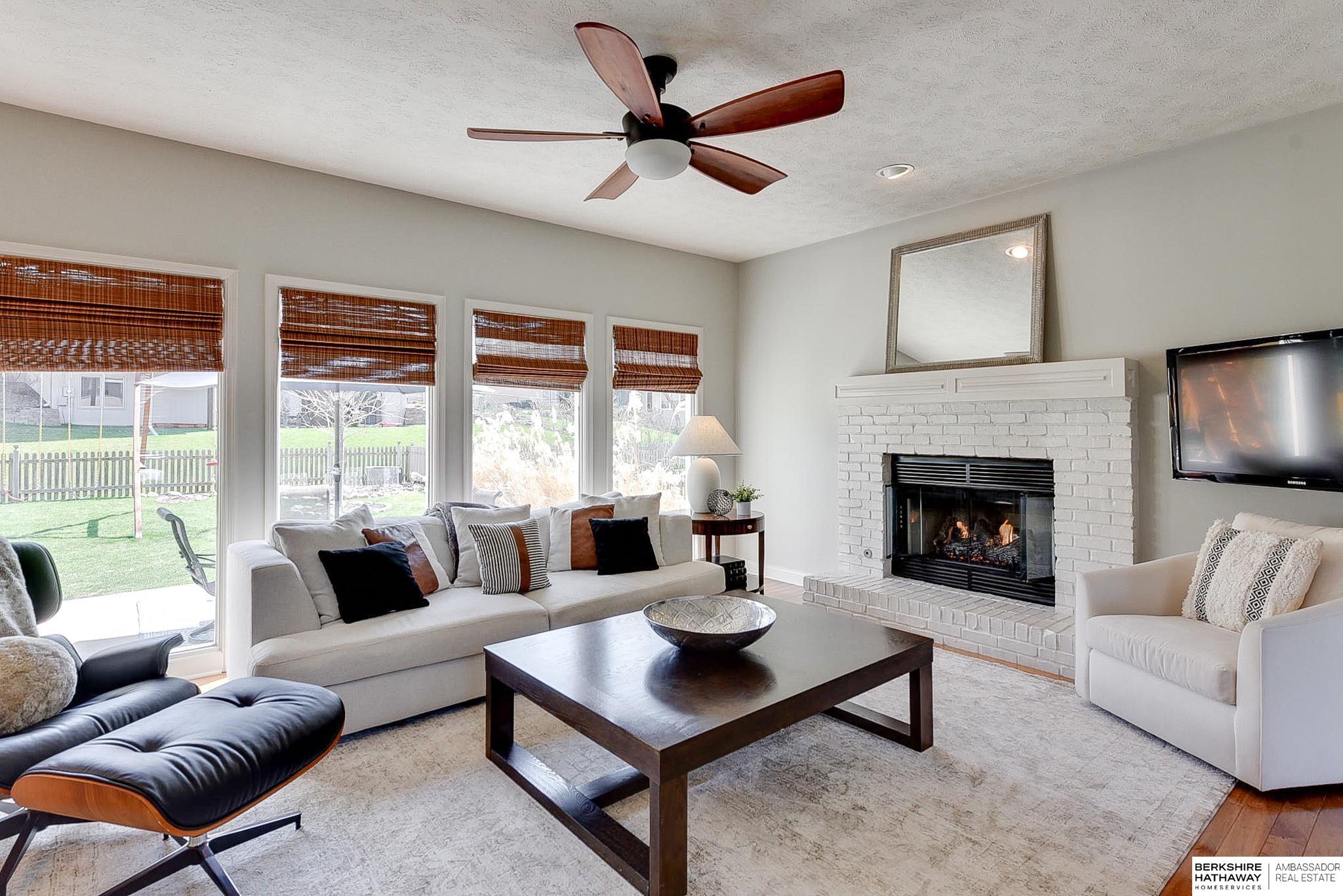 Omaha, Nebraska 68130, United States, 4 Bedrooms Bedrooms, ,2 BathroomsBathrooms,Residential,Pending,107960