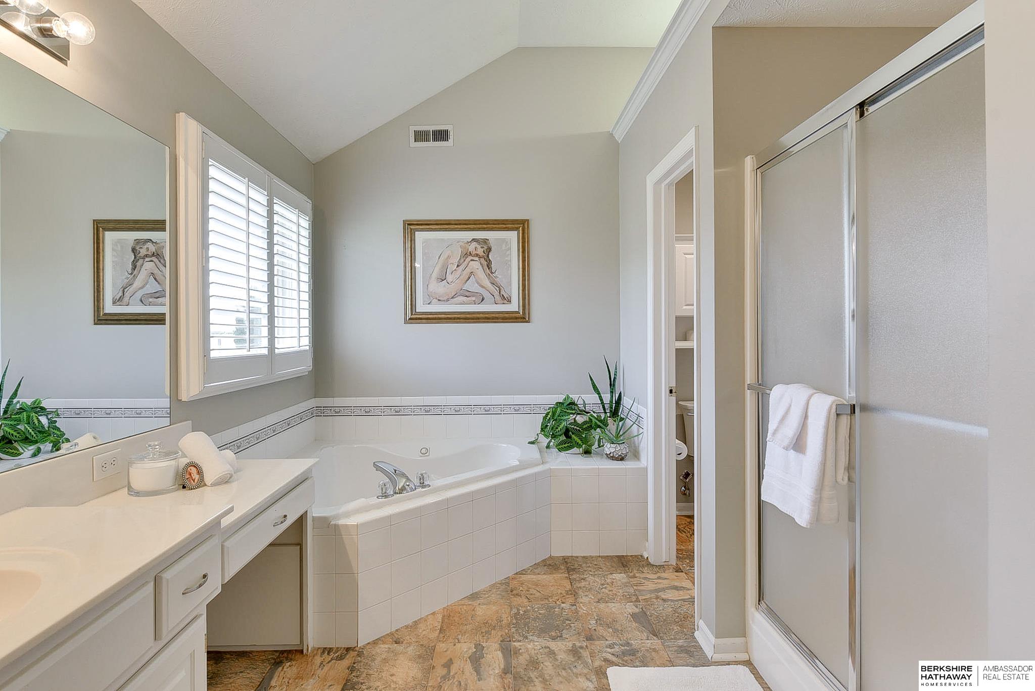 Omaha, Nebraska 68130, United States, 4 Bedrooms Bedrooms, ,2 BathroomsBathrooms,Residential,Pending,107960