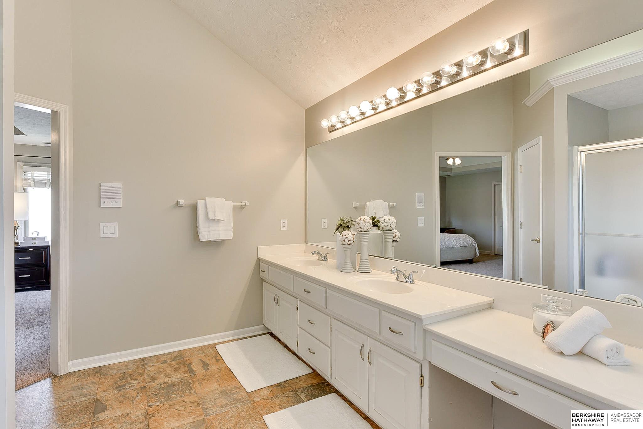 Omaha, Nebraska 68130, United States, 4 Bedrooms Bedrooms, ,2 BathroomsBathrooms,Residential,Pending,107960