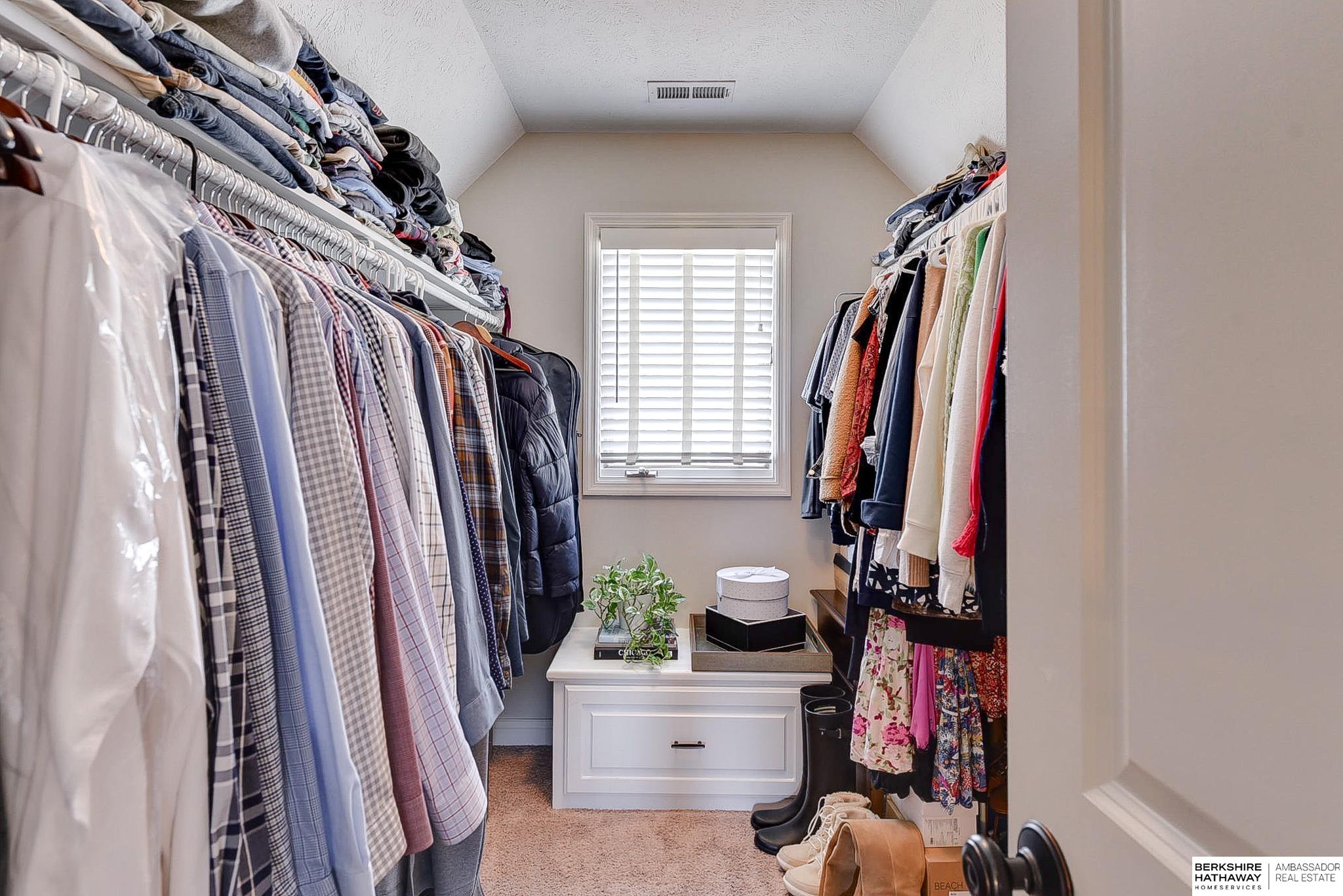 Omaha, Nebraska 68130, United States, 4 Bedrooms Bedrooms, ,2 BathroomsBathrooms,Residential,Pending,107960