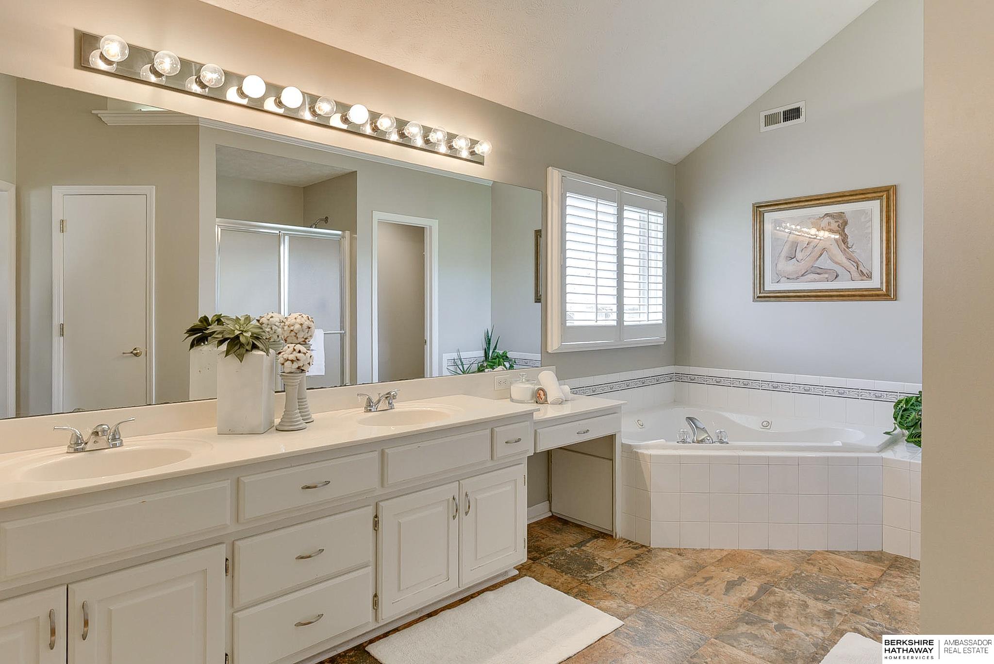 Omaha, Nebraska 68130, United States, 4 Bedrooms Bedrooms, ,2 BathroomsBathrooms,Residential,Pending,107960