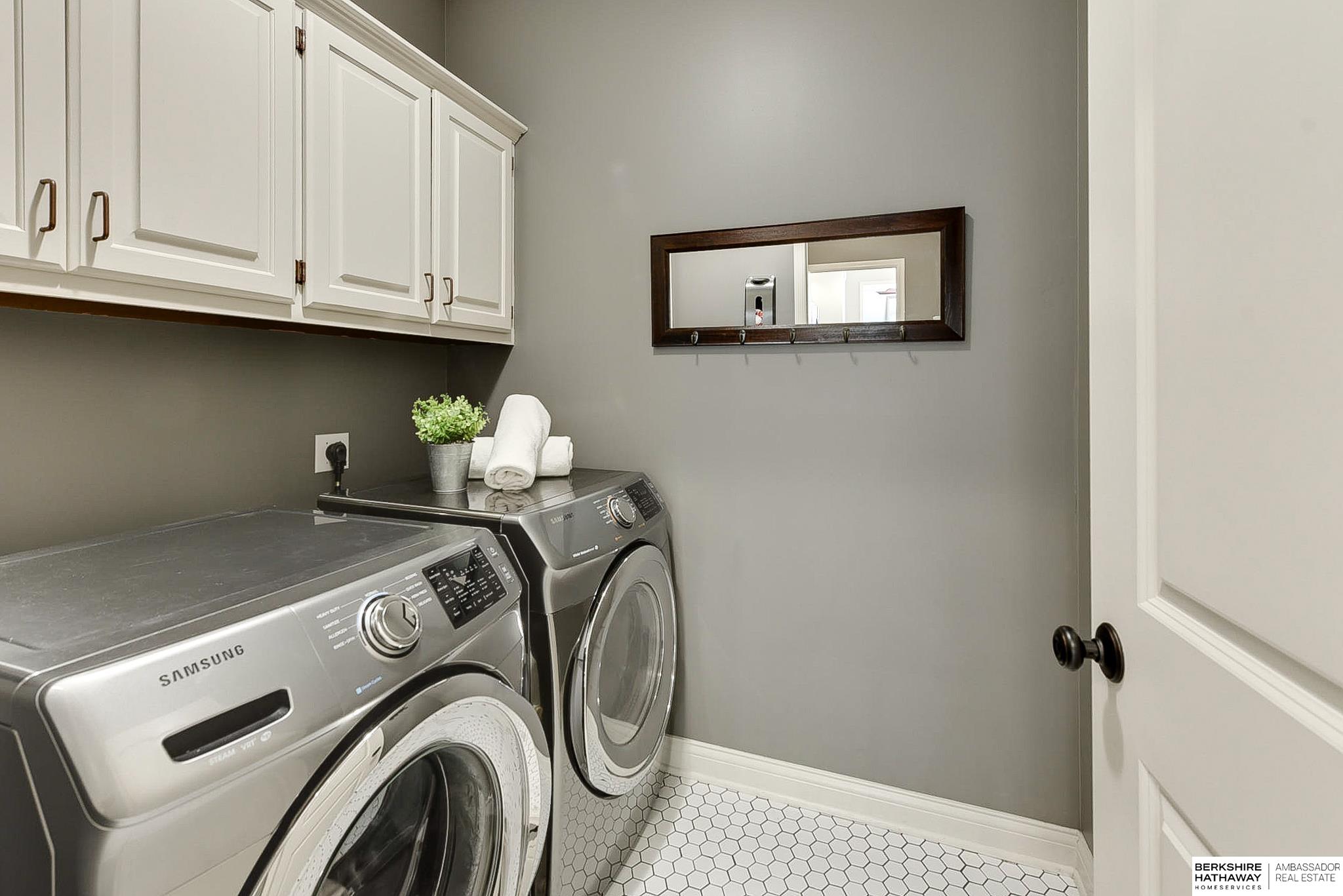 Omaha, Nebraska 68130, United States, 4 Bedrooms Bedrooms, ,2 BathroomsBathrooms,Residential,Pending,107960