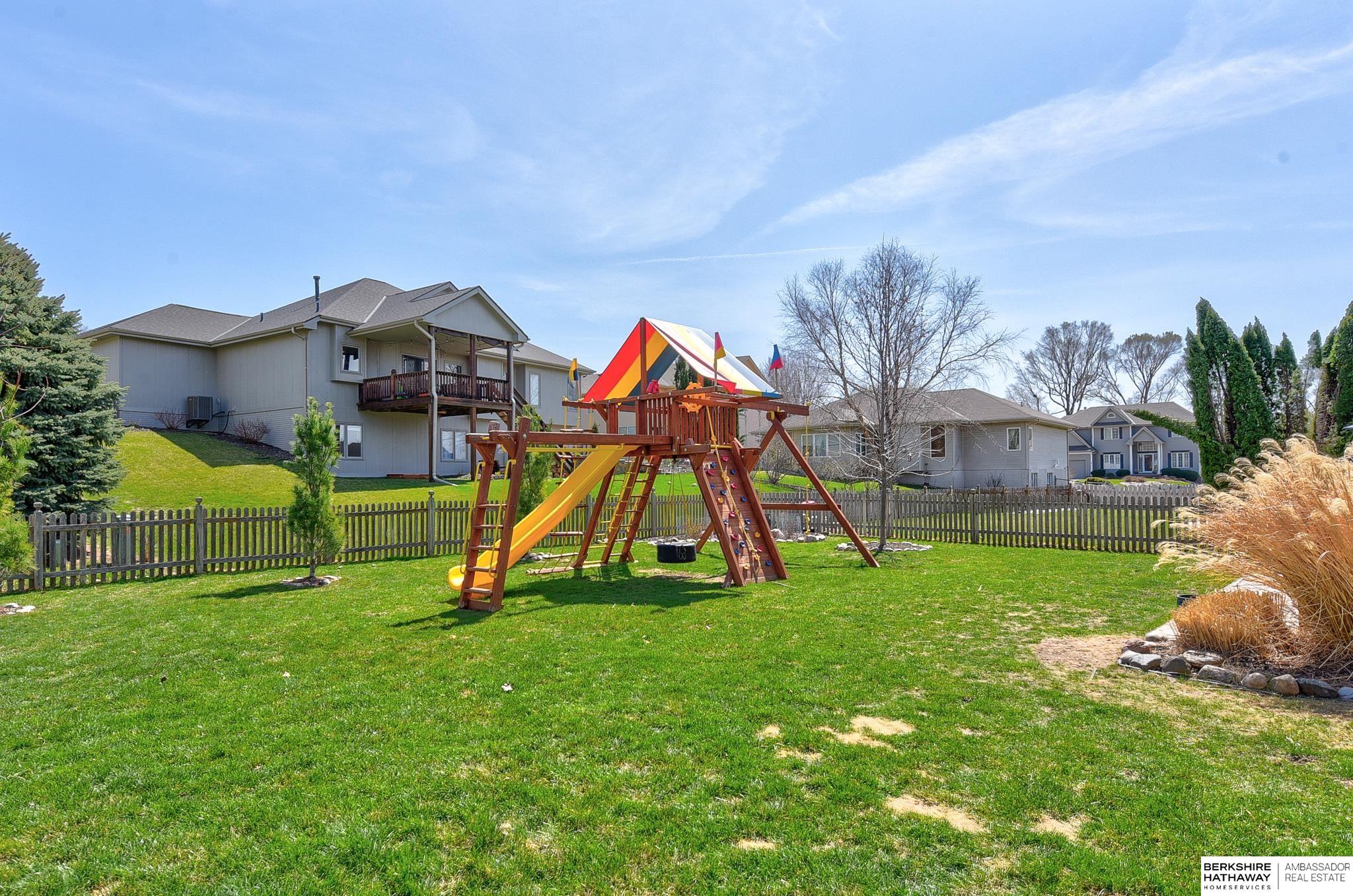 Omaha, Nebraska 68130, United States, 4 Bedrooms Bedrooms, ,2 BathroomsBathrooms,Residential,Pending,107960