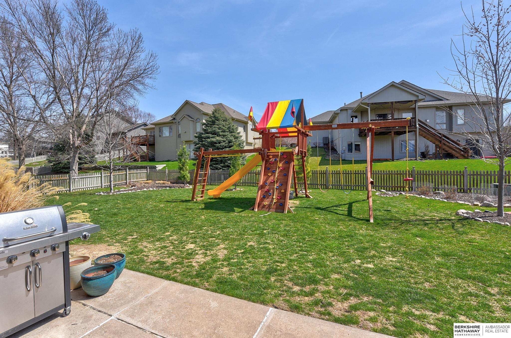 Omaha, Nebraska 68130, United States, 4 Bedrooms Bedrooms, ,2 BathroomsBathrooms,Residential,Pending,107960