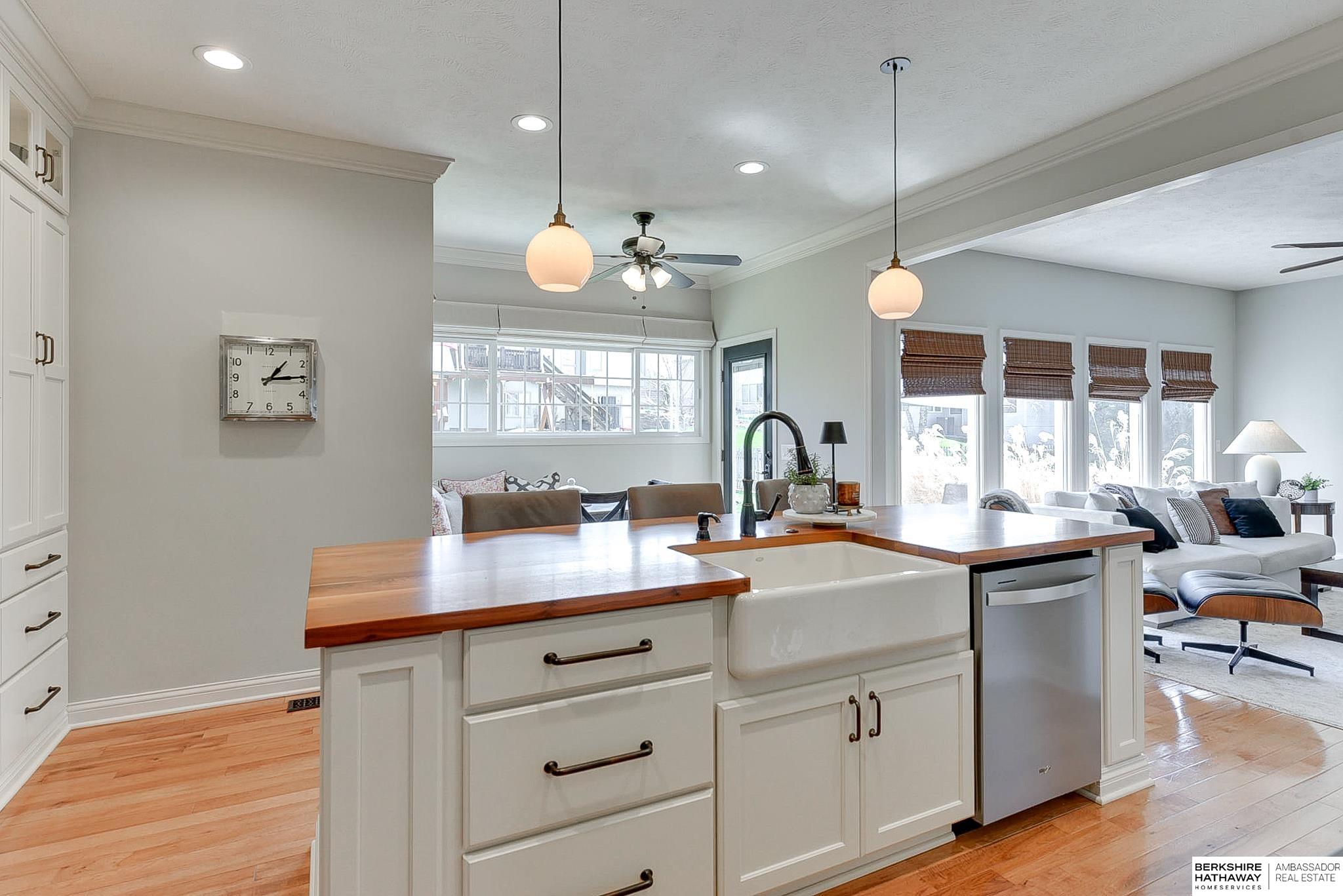 Omaha, Nebraska 68130, United States, 4 Bedrooms Bedrooms, ,2 BathroomsBathrooms,Residential,Pending,107960