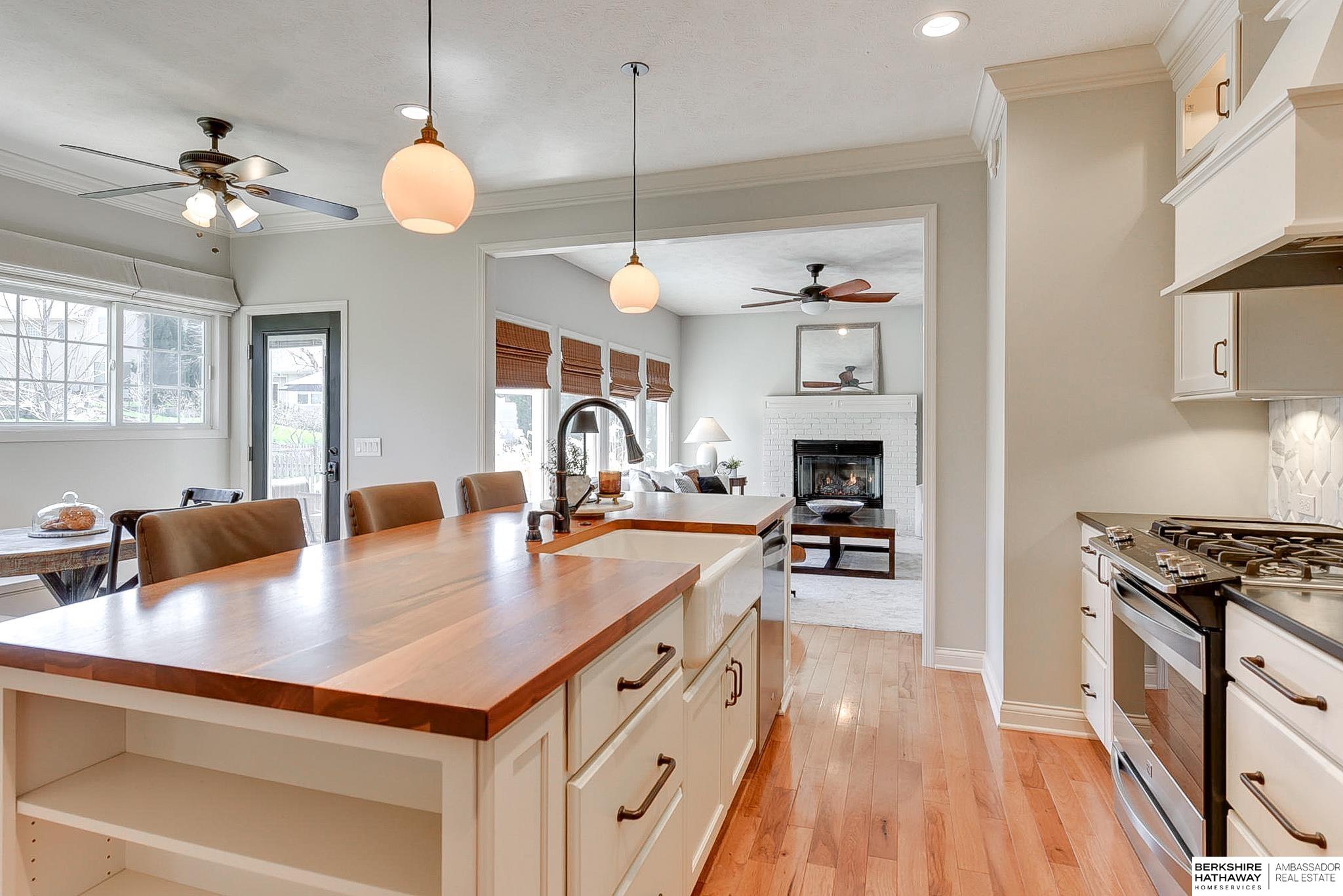 Omaha, Nebraska 68130, United States, 4 Bedrooms Bedrooms, ,2 BathroomsBathrooms,Residential,Pending,107960