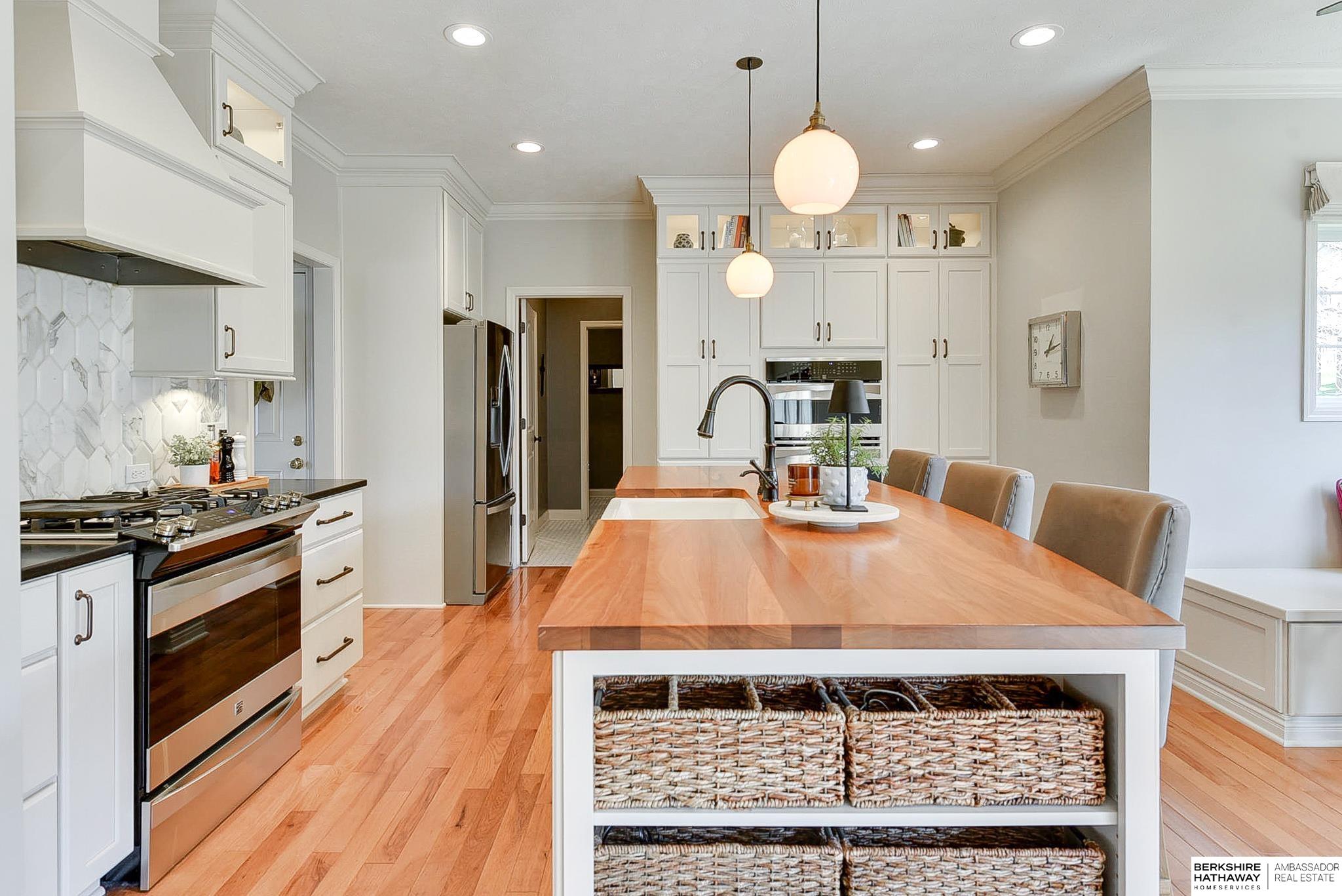 Omaha, Nebraska 68130, United States, 4 Bedrooms Bedrooms, ,2 BathroomsBathrooms,Residential,Pending,107960