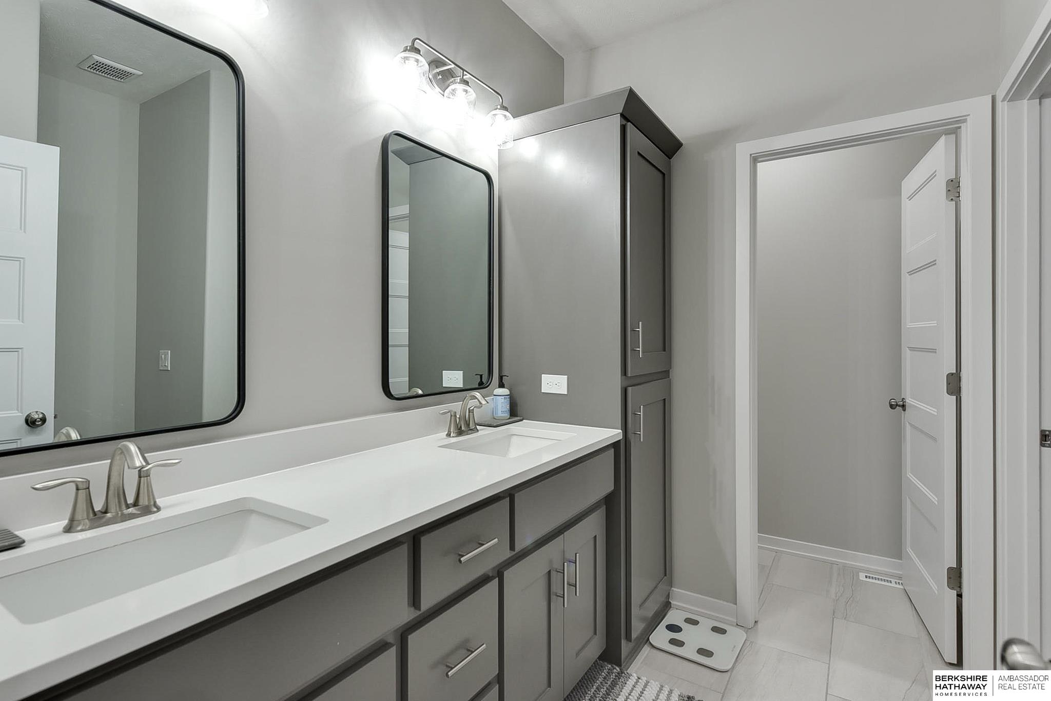 Omaha, Nebraska 68022, United States, 5 Bedrooms Bedrooms, ,3 BathroomsBathrooms,Residential,Pending,36267