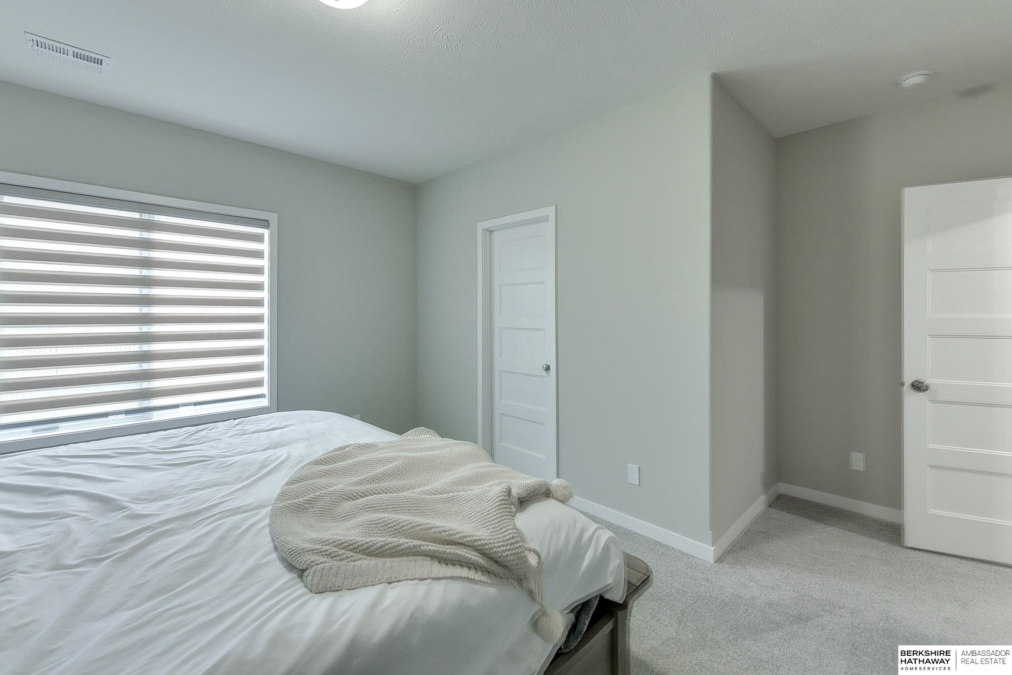 Omaha, Nebraska 68022, United States, 5 Bedrooms Bedrooms, ,3 BathroomsBathrooms,Residential,Pending,36267